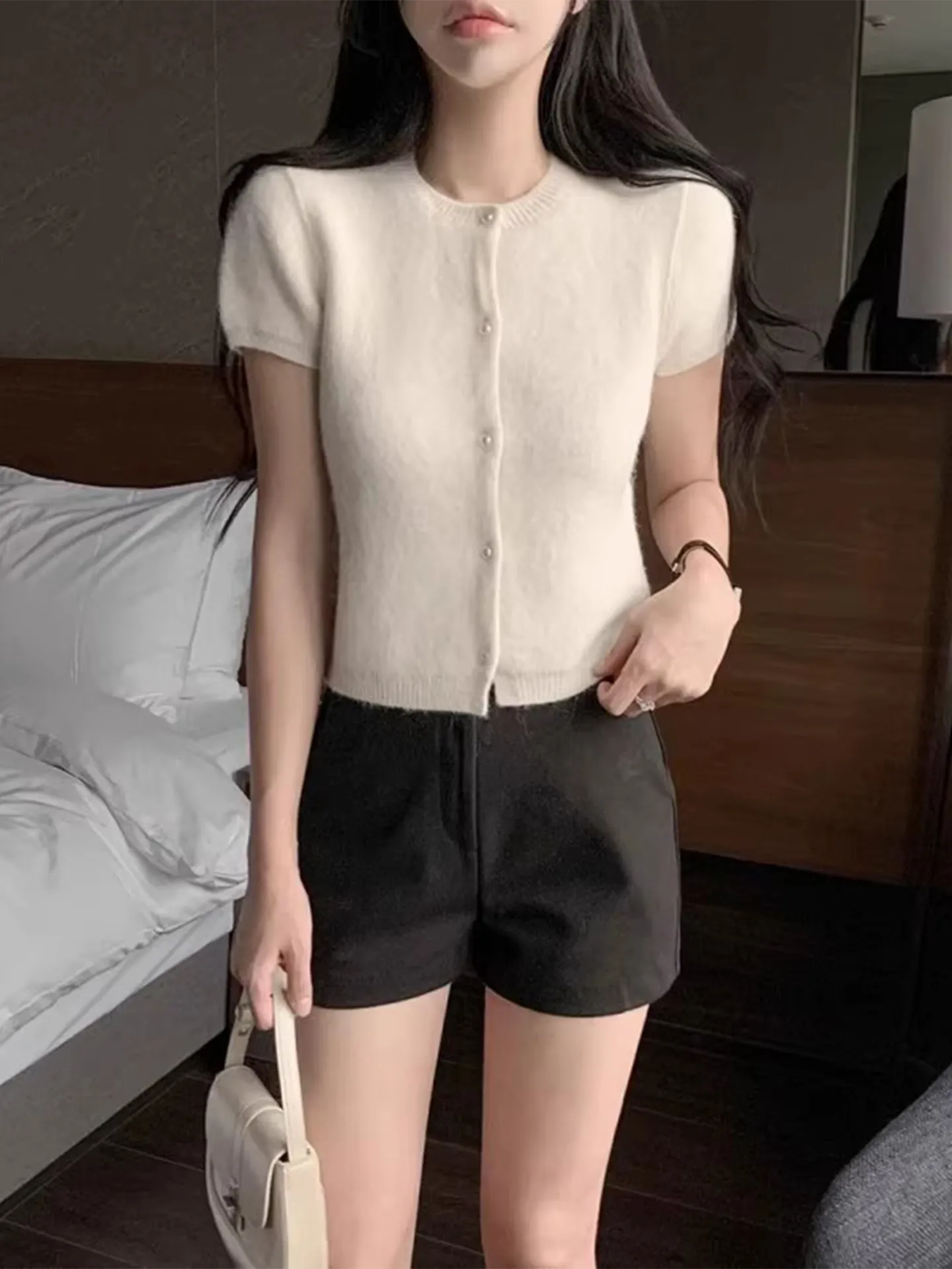 Gagarich темперамент пушистый однотонный вязаный кардиган свитер женский ранняя весна новый мягкий универсальный утягивающий топ с короткими рукавами
Gagarich темперамент пушистый однотонный вязаный кардиган свитер женский ранняя весна новый мягкий универсальный утягивающий топ с короткими рукавами