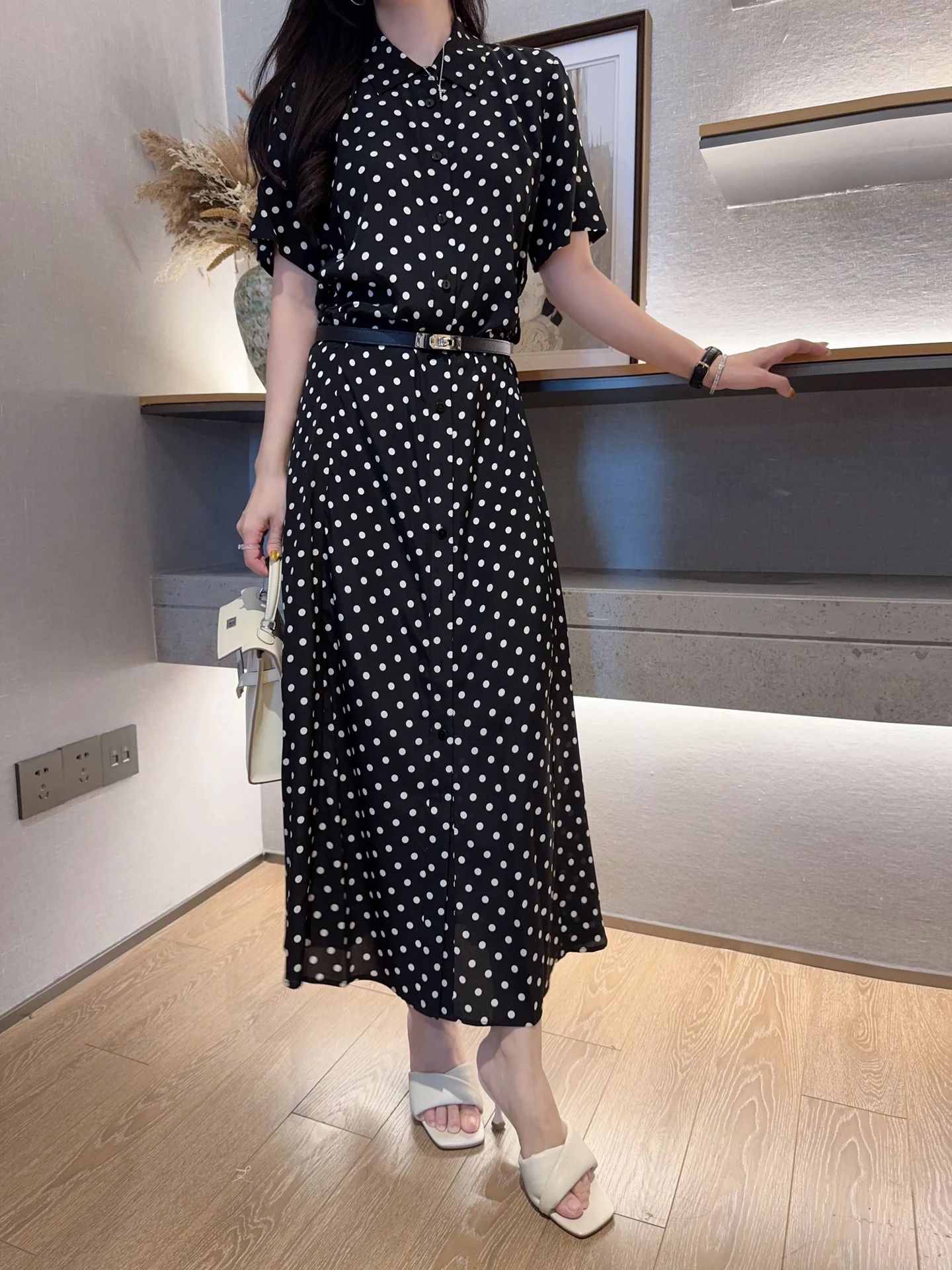 Elegant Summer Polka Dot Silk Dress Women's Short Sleeve Pleated Waist Cinched Gown Vintage Intellectual Style Breathable Ski...
Elegant Summer Polka Dot Silk Dress Women's Short Sleeve Pleated Waist Cinched Gown Vintage Intellectual Style Breathable Ski...