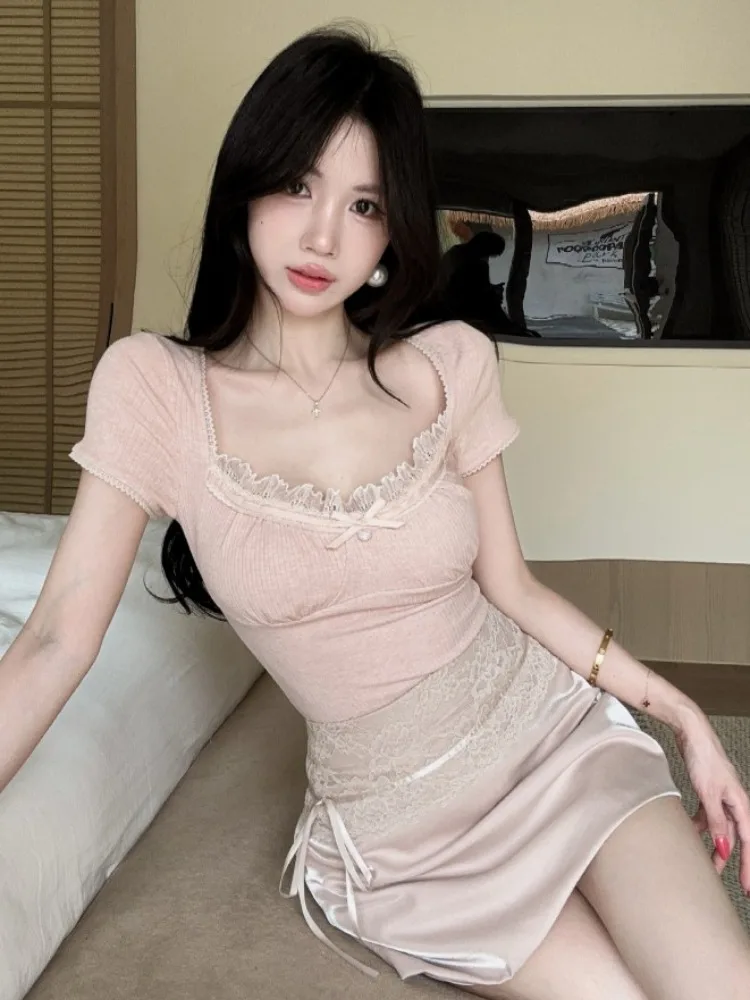 Fashionable Pure Desire Lace Splice Short Sleeve T-Shirt And High Waist Bodycon Skirt Set for Women Summer New Pink Style
Fashionable Pure Desire Lace Splice Short Sleeve T-Shirt And High Waist Bodycon Skirt Set for Women Summer New Pink Style