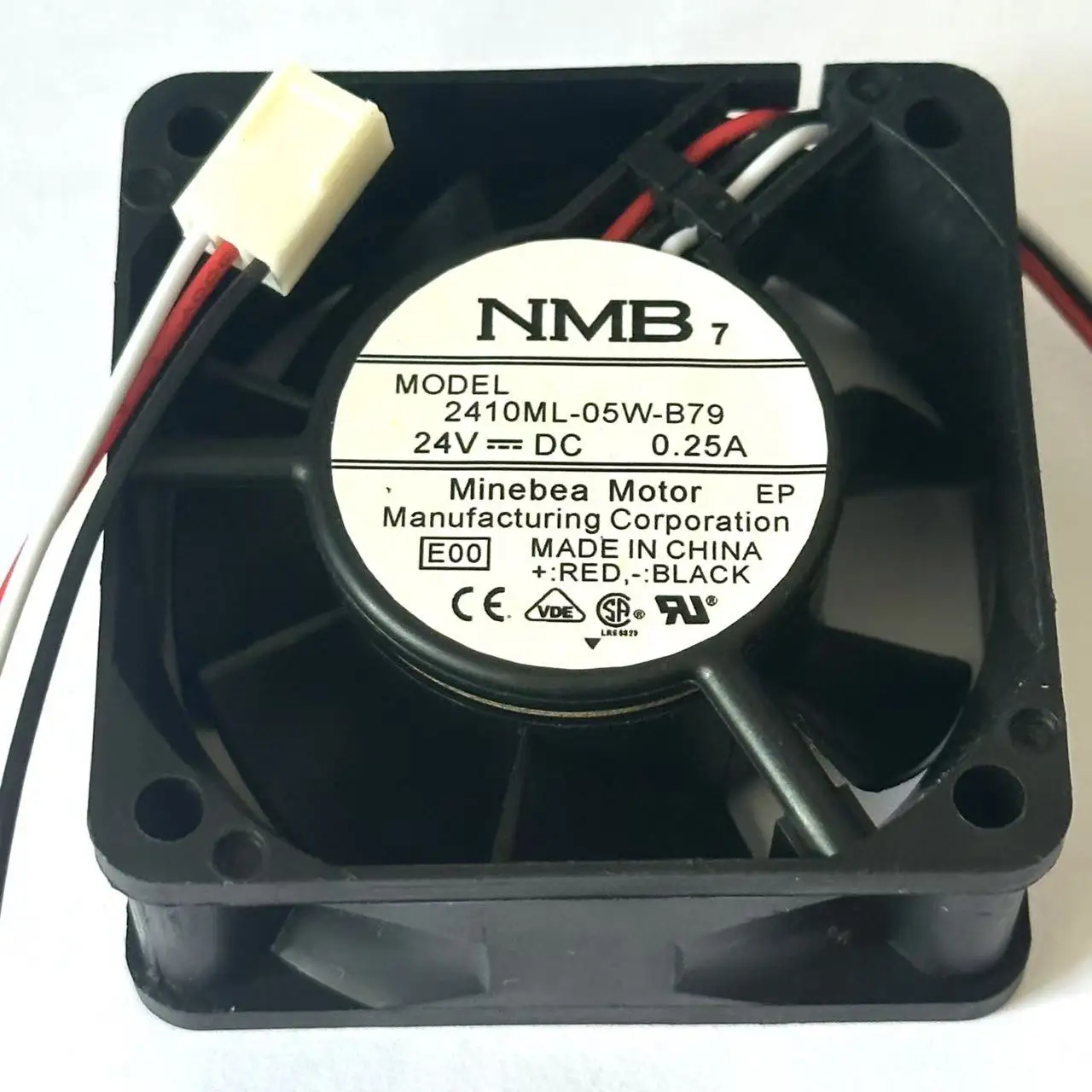 NMB 2410ML-05W-B79 E00 DC 24 В 0,25 А 60x60x25 мм 3-проводной охлаждающий вентилятор для сервера
NMB 2410ML-05W-B79 E00 DC 24 В 0,25 А 60x60x25 мм 3-проводной охлаждающий вентилятор для сервера