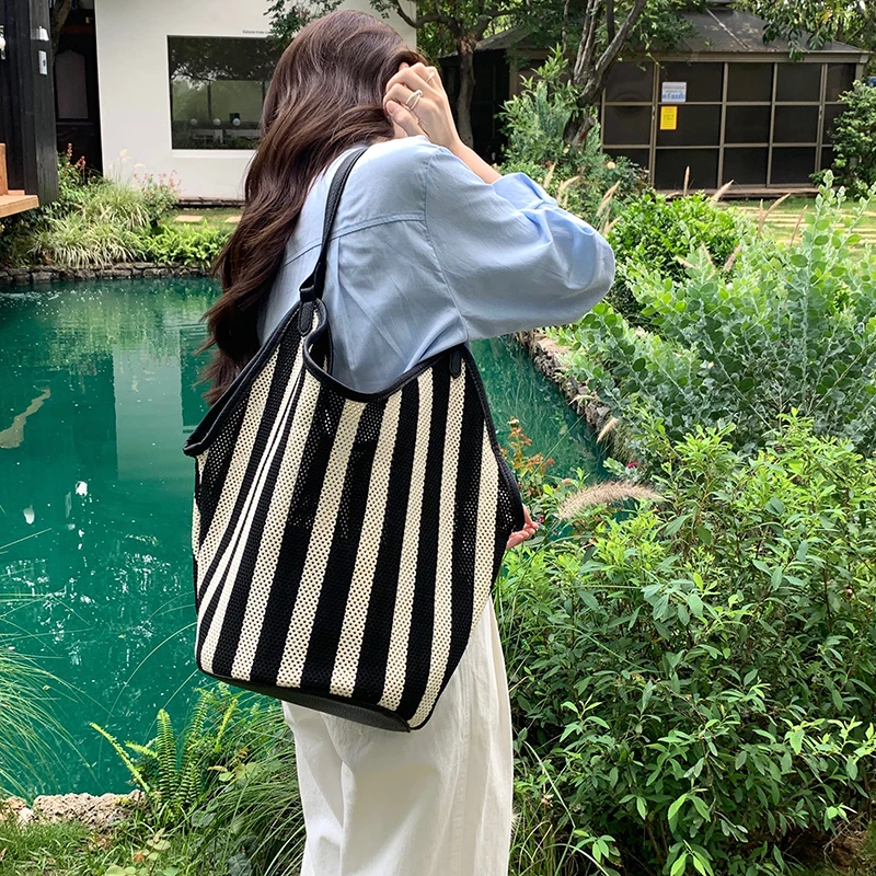Faionable Large Capaci Striped Tote Bag Women's Single oulder Bag Korean Sle Soft Handle Casual Magnetic Bule Closure
Faionable Large Capaci Striped Tote Bag Women's Single oulder Bag Korean Sle Soft Handle Casual Magnetic Bule Closure