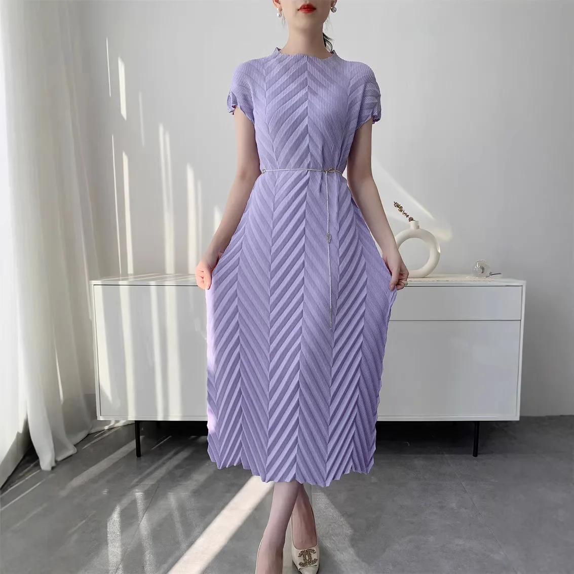 Плиссированное платье Miyake, новинка весны-лета 2026, женское, средней длины, с воротником-стойкой, рукавами-фонариками и плиссированной юбкой
Плиссированное платье Miyake, новинка весны-лета 2026, женское, средней длины, с воротником-стойкой, рукавами-фонариками и плиссированной юбкой