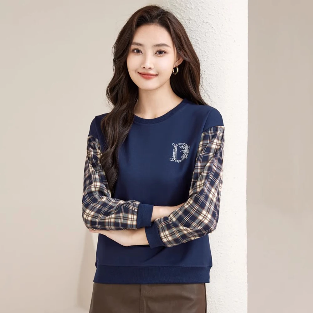 Checkered long sleeved women's top new popular spring and autumn new embroidered design with a good sense of casual sports jacke
Checkered long sleeved women's top new popular spring and autumn new embroidered design with a good sense of casual sports jacke