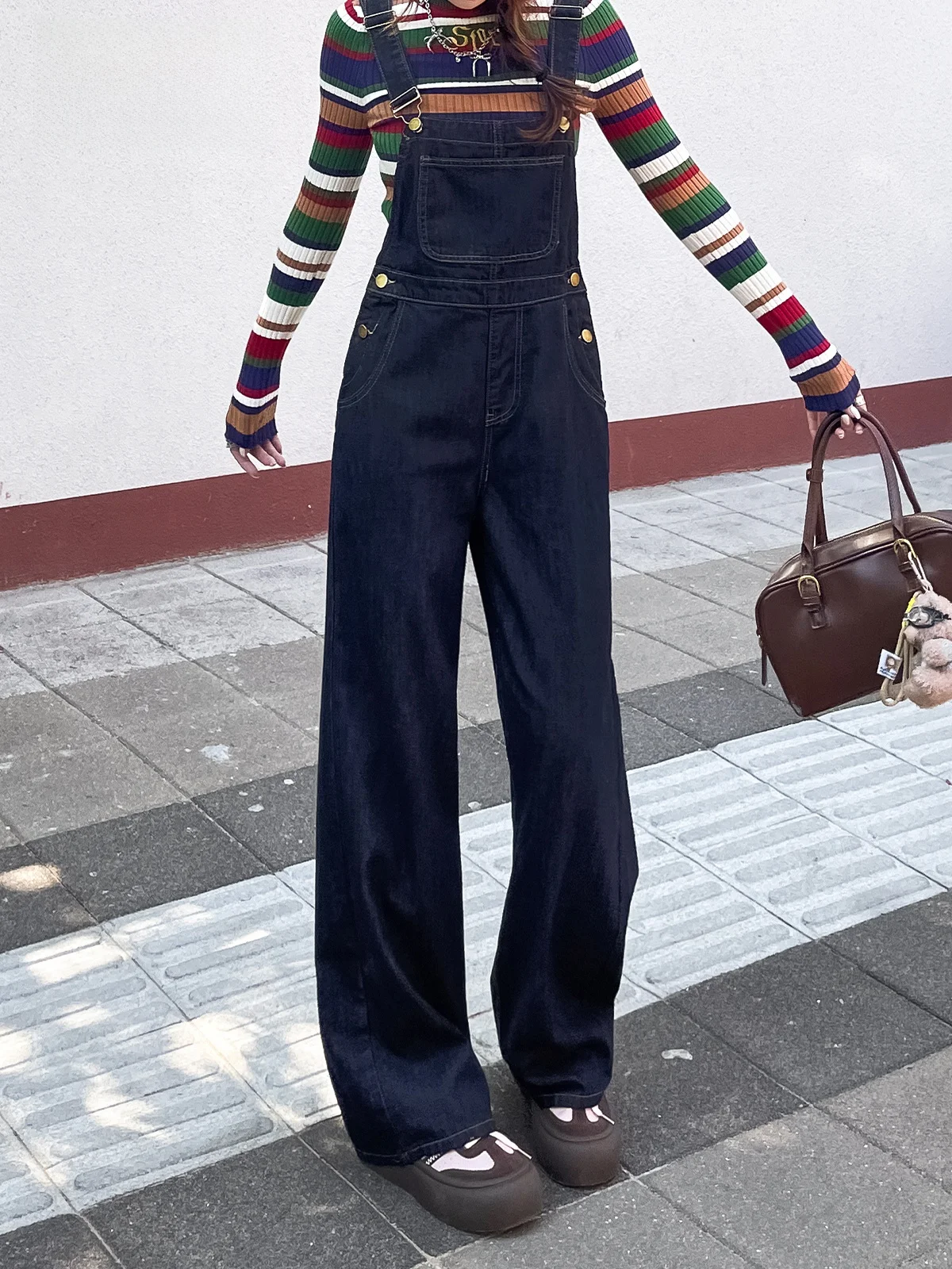 Retro Denim Overalls Women's Loose Wide Leg Straight Cut One-Piece Pants Casual High Waist Zipper Closure Comfortable Fit Jeans
Retro Denim Overalls Women's Loose Wide Leg Straight Cut One-Piece Pants Casual High Waist Zipper Closure Comfortable Fit Jeans