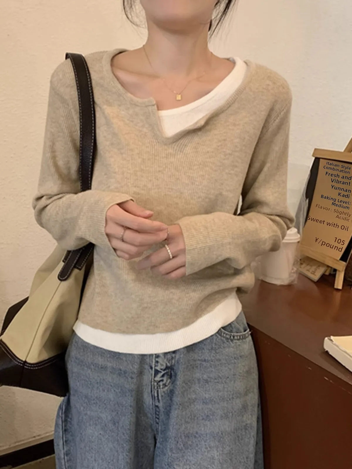 Women's V-Neck Knitted Wool Sweater Long Sleeve Base Layer Shirt Inner Wear Slim Fit Top Fashionable Korean Style Commute Wind
Women's V-Neck Knitted Wool Sweater Long Sleeve Base Layer Shirt Inner Wear Slim Fit Top Fashionable Korean Style Commute Wind