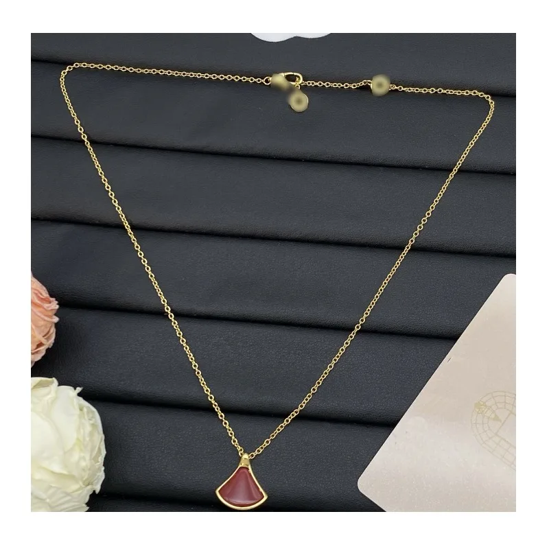 Alphabet New Shell Face Trendy Skirt Necklace Light Luxury Niche Design Personalized Trendy Versatile Necklace Women
Alphabet New Shell Face Trendy Skirt Necklace Light Luxury Niche Design Personalized Trendy Versatile Necklace Women