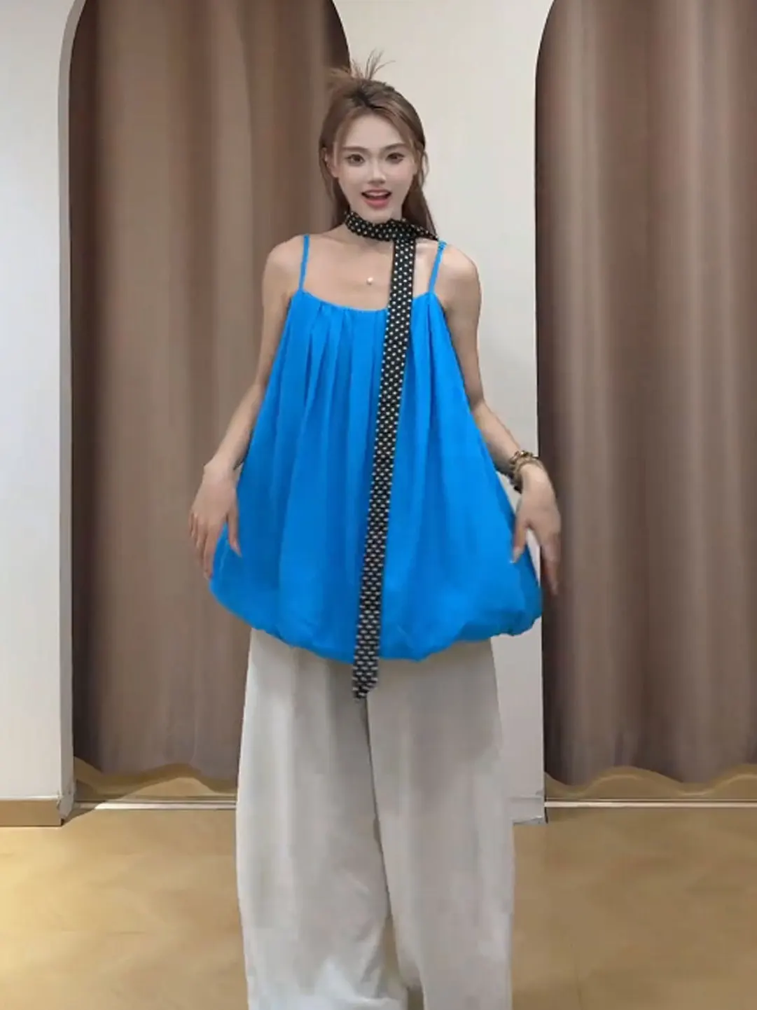 Fashionable Anti-Aging Flower Bud Halter Women's Summer New Slimming Wide Leg Pants Set High Waist Long Pants Ensemble
Fashionable Anti-Aging Flower Bud Halter Women's Summer New Slimming Wide Leg Pants Set High Waist Long Pants Ensemble