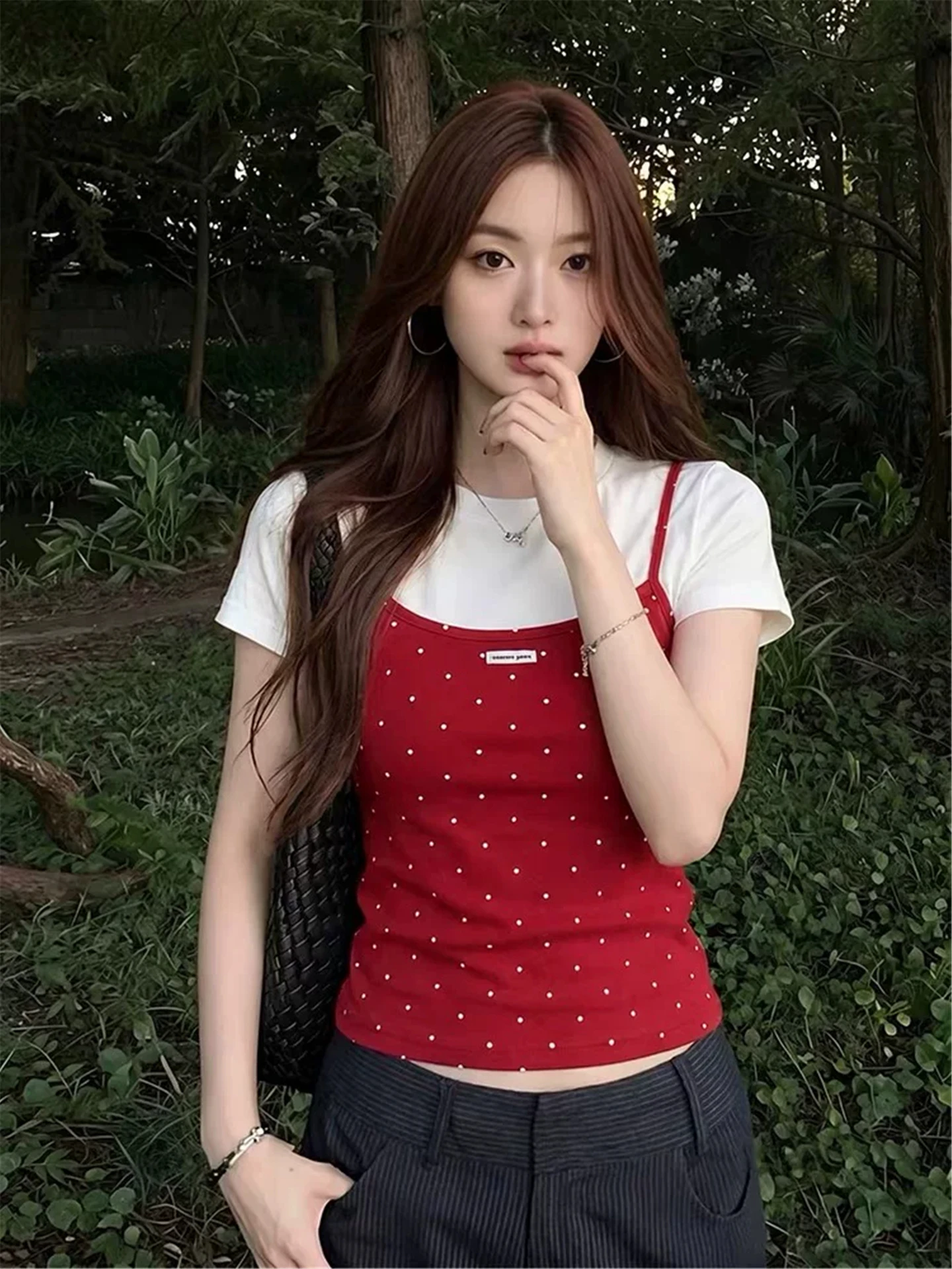 Red Polka Dot Slim Fit Short Sleeve round Neck T-Shirt Korean Style Fake Two-Piece Summer Fashion Women's Top Casual Wear
Red Polka Dot Slim Fit Short Sleeve round Neck T-Shirt Korean Style Fake Two-Piece Summer Fashion Women's Top Casual Wear