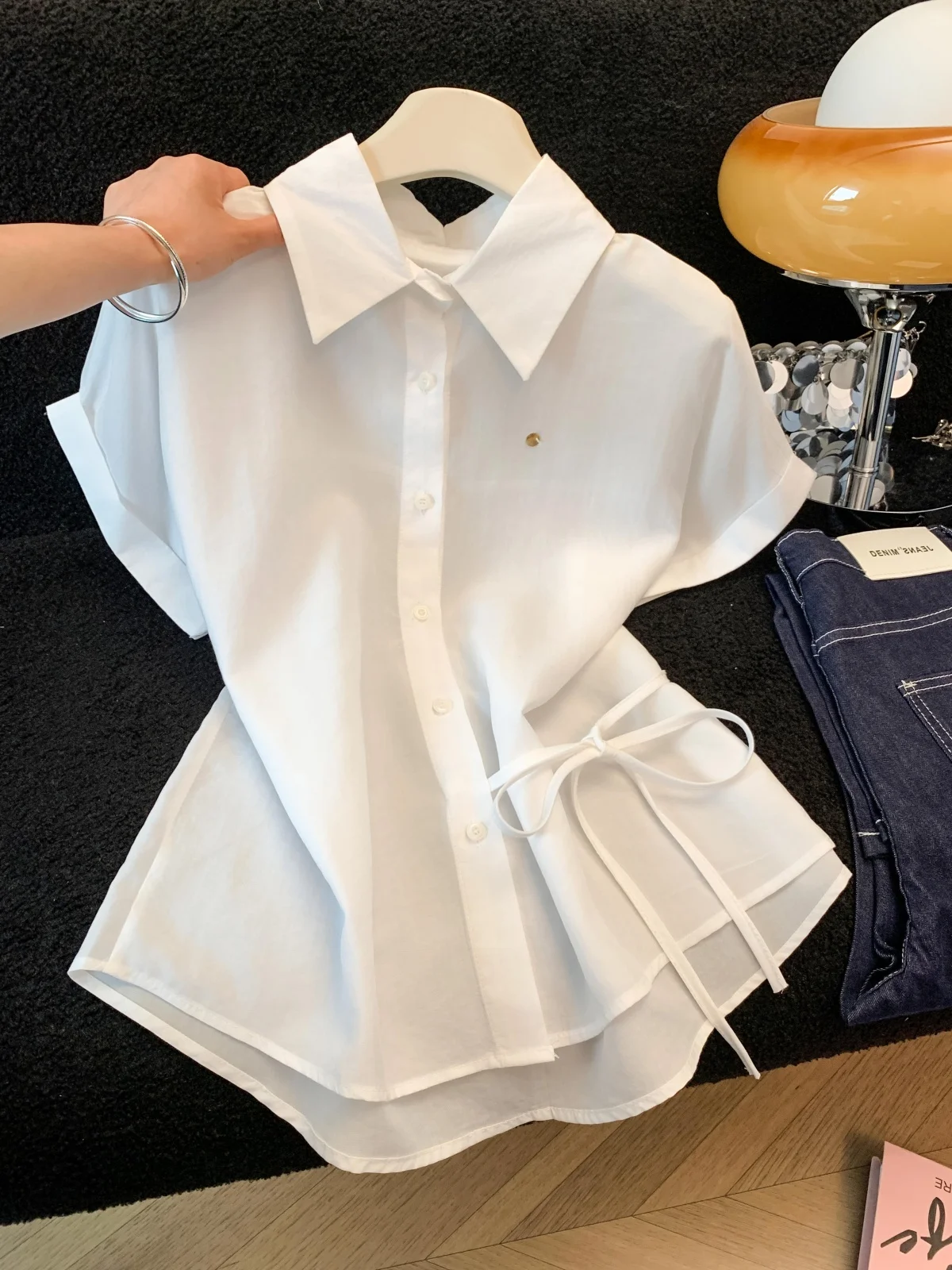 Elegant White Short Sleeve Shirt Women's Summer New Design Waist Cinch Tie Dyeing Shirt Top French Style Cotton Collar
Elegant White Short Sleeve Shirt Women's Summer New Design Waist Cinch Tie Dyeing Shirt Top French Style Cotton Collar