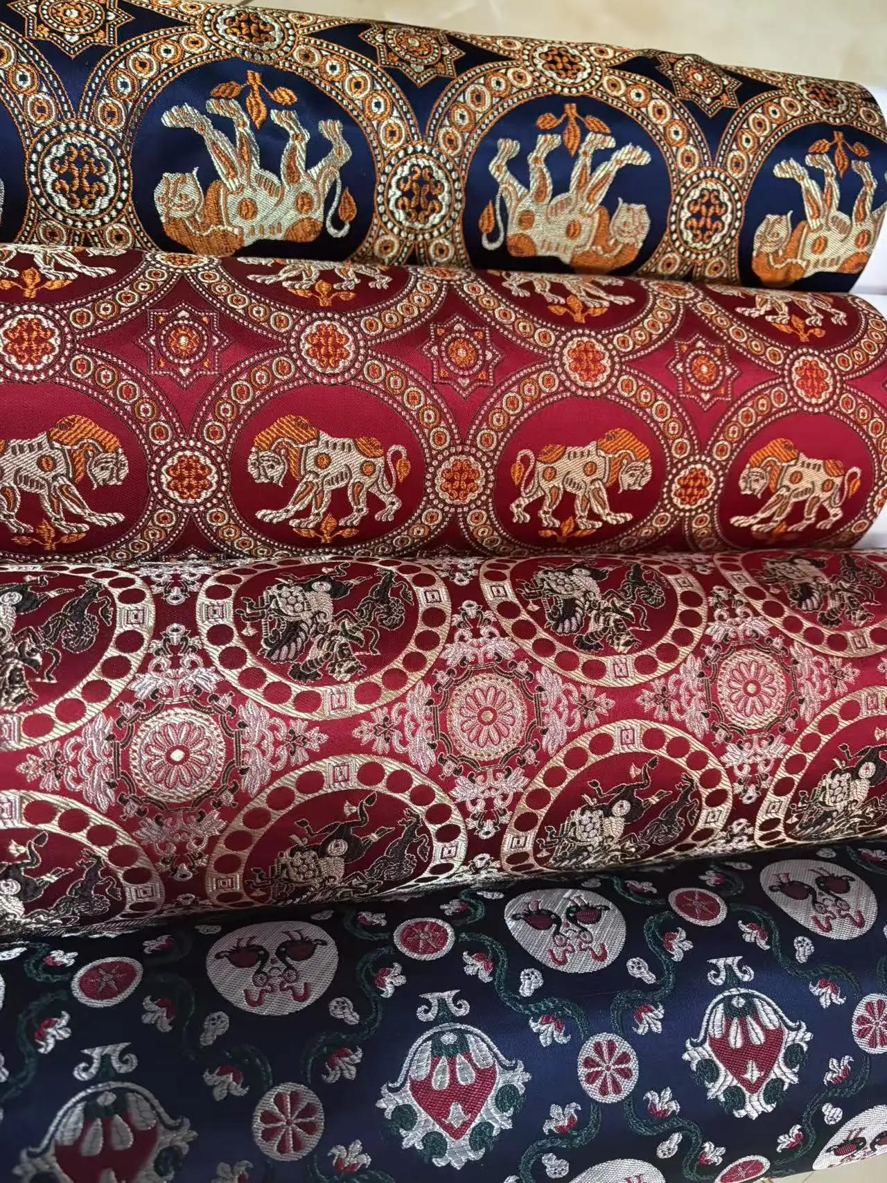 Средневековый узор Византийский Sassanid Silk Road Шелковый парчовый жаккард COS /95*75 см
Средневековый узор Византийский Sassanid Silk Road Шелковый парчовый жаккард COS /95*75 см