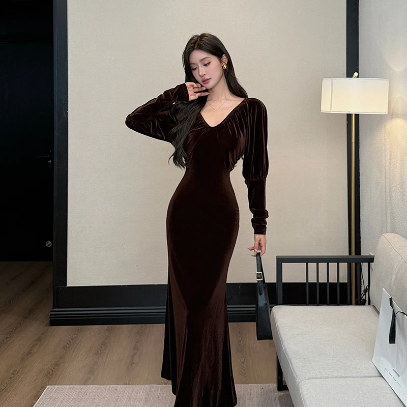Женское коричневое бархатное вечернее платье с длинными рукавами в стиле ретро, элегантное роскошное облегающее платье с v-образным вырезом, модная зимняя нижняя юбка для пальто
Женское коричневое бархатное вечернее платье с длинными рукавами в стиле ретро, элегантное роскошное облегающее платье с v-образным вырезом, модная зимняя нижняя юбка для пальто