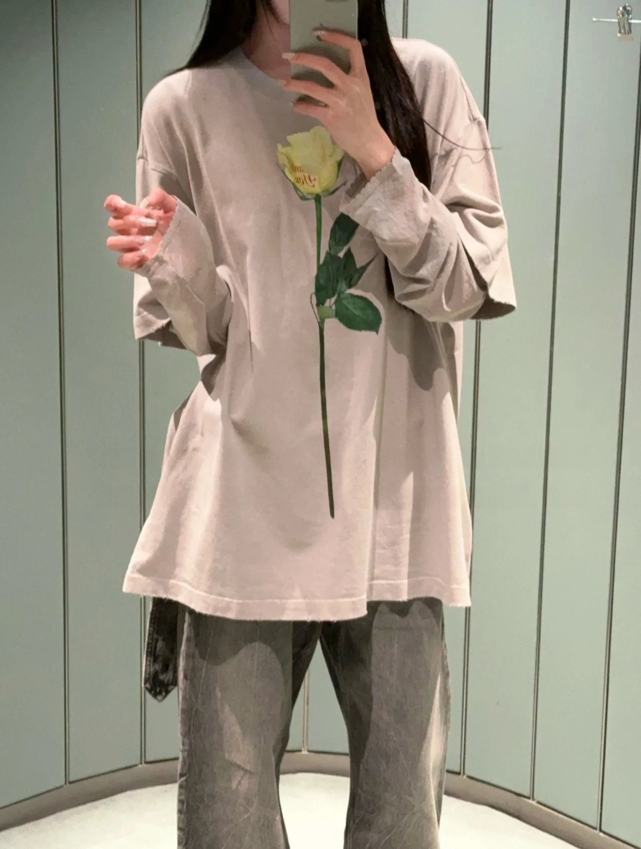 Yonezu Vintage Floral Print Loose Long Sve T-irt ex Worn-look Design Cotton round Ne Regular Fit Winter Collection
Yonezu Vintage Floral Print Loose Long Sve T-irt ex Worn-look Design Cotton round Ne Regular Fit Winter Collection