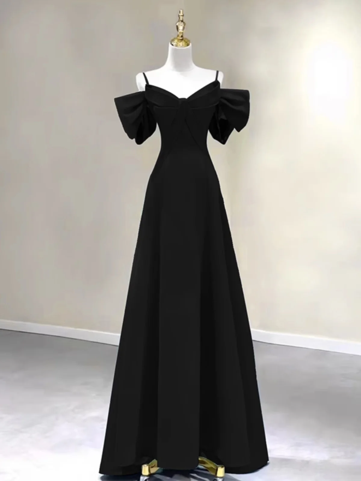 Elegant Black Evening Gown for Women 2026 New Style Sexy Bustier Long A-Line Skirt Suitable for Graduation Performance Daily ...
Elegant Black Evening Gown for Women 2026 New Style Sexy Bustier Long A-Line Skirt Suitable for Graduation Performance Daily ...