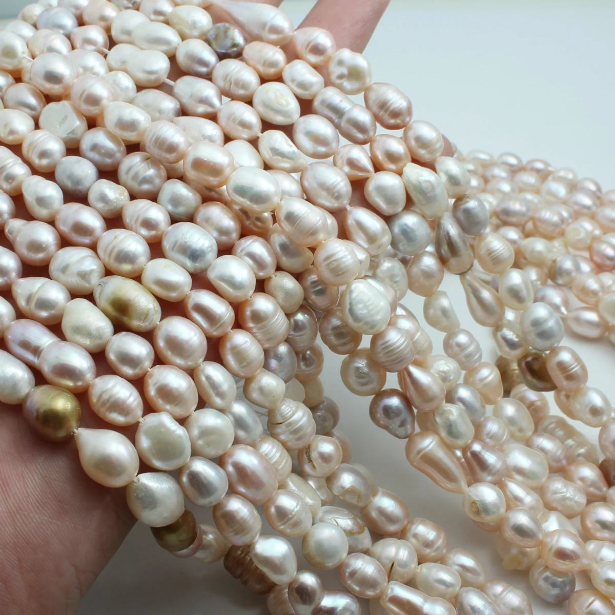 7-9mm freshwater pearls meter shaped natural with irregular shapes are used for DIY jewelry necklaces and bracelets
7-9mm freshwater pearls meter shaped natural with irregular shapes are used for DIY jewelry necklaces and bracelets