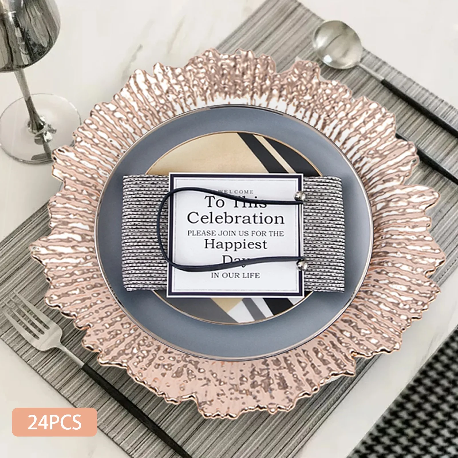 Набор из 24 пластиковых тарелок цвета розового золота, стильный дизайн со снежинками для современной сервировки стола
Набор из 24 пластиковых тарелок цвета розового золота, стильный дизайн со снежинками для современной сервировки стола