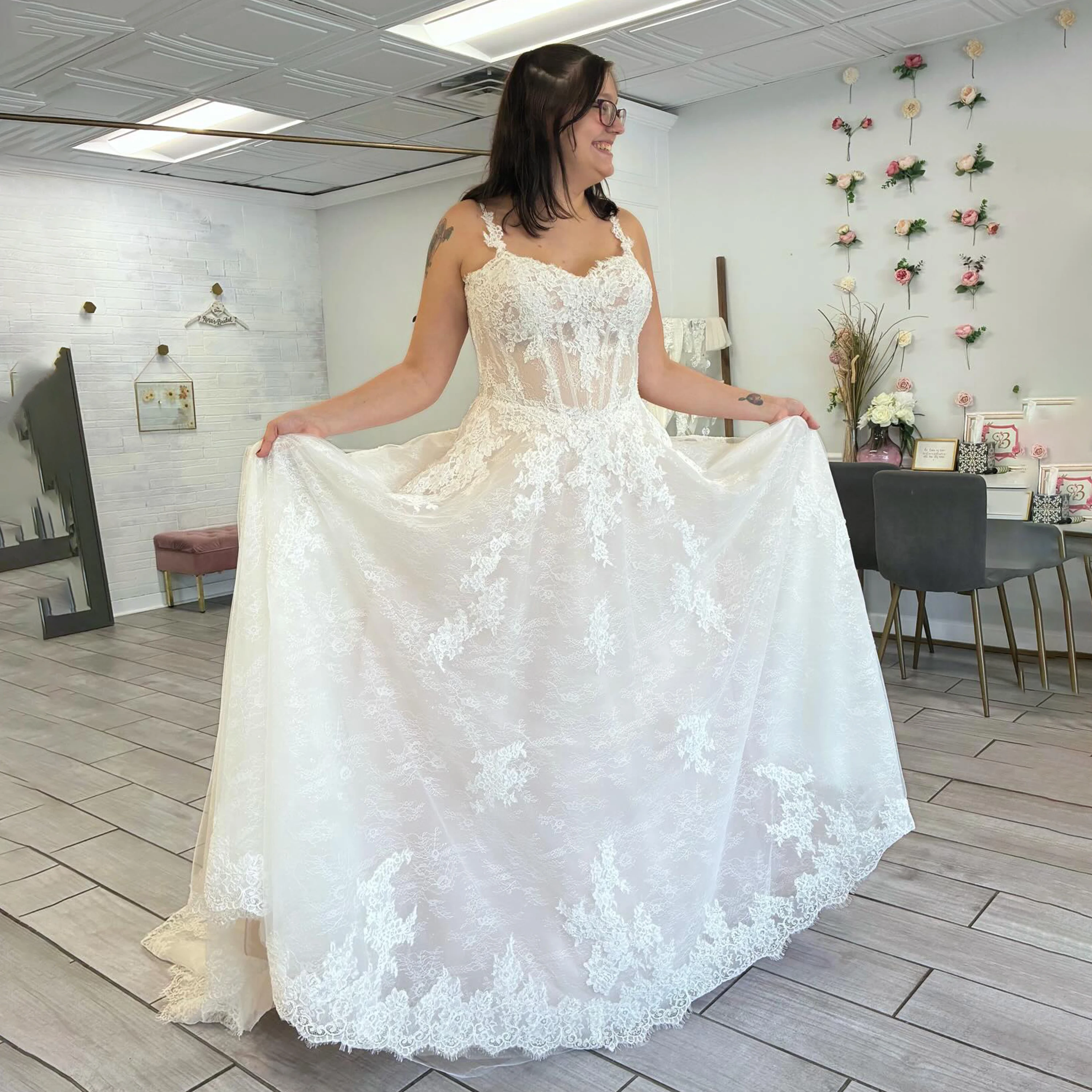 Luxury Lace Appliques Weddings Dresses Spaghetti Straps Long Sleeve A-Line Bride Dress Bridal Gown свадебное платье Customized
Luxury Lace Appliques Weddings Dresses Spaghetti Straps Long Sleeve A-Line Bride Dress Bridal Gown свадебное платье Customized