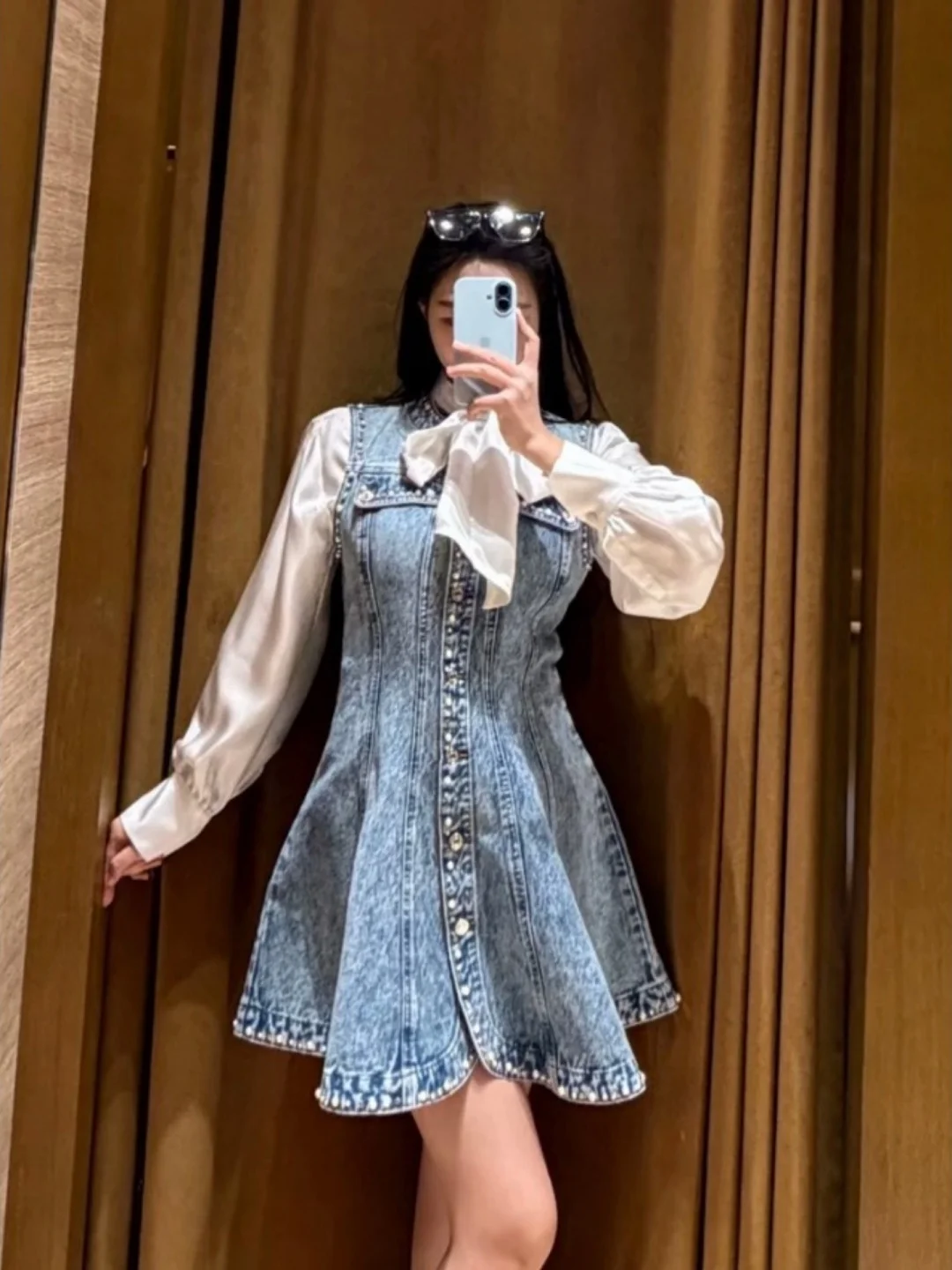 Spring 2026 Women's Denim Pearl Embellied Svel V-Ne Dr And Jaet Set Cotton Blend Casual Faion ort Coat
Spring 2026 Women's Denim Pearl Embellied Svel V-Ne Dr And Jaet Set Cotton Blend Casual Faion ort Coat