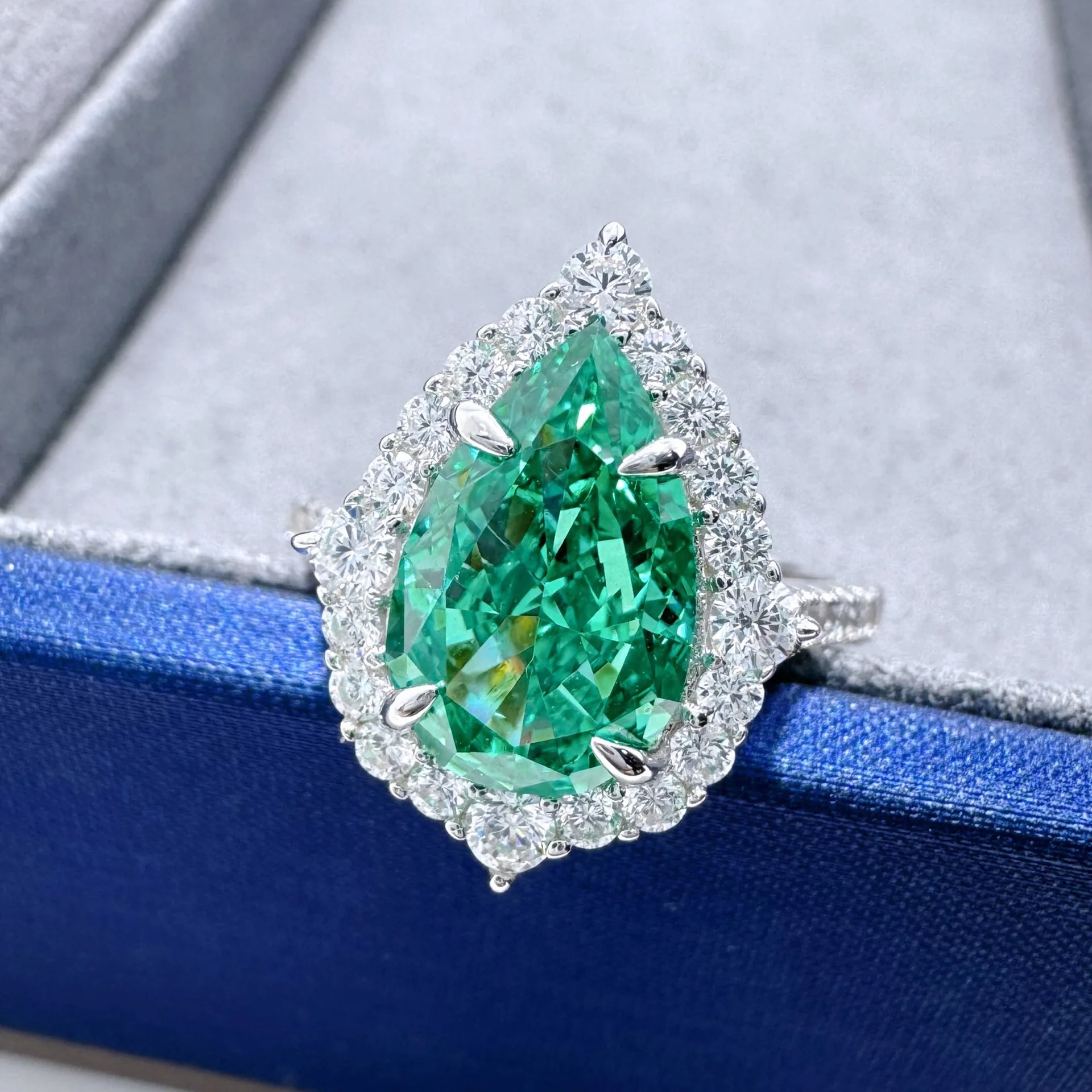 Platinum PT950 ring, set with small diamonds ring, water-drop shaped colored diamond ring, 18K gold diamond ring
Platinum PT950 ring, set with small diamonds ring, water-drop shaped colored diamond ring, 18K gold diamond ring