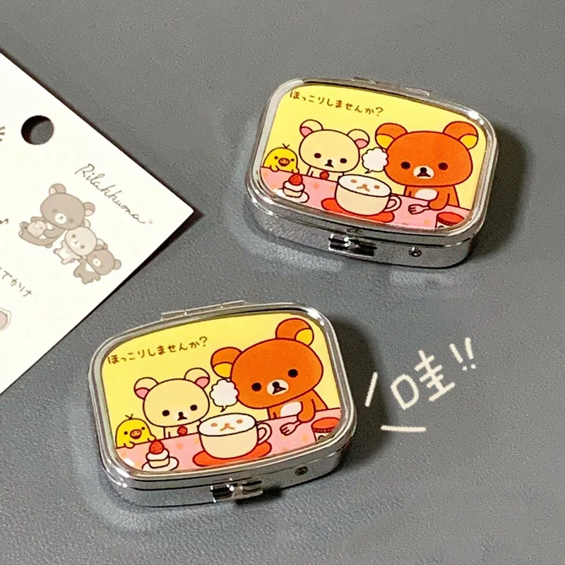 Новая аптечка Rilakkuma, милый мультяшный портативный ящик для хранения, кольцо-гвоздик для девочек с зеркалом, шкатулка для драгоценностей, подарок на вечеринку
Новая аптечка Rilakkuma, милый мультяшный портативный ящик для хранения, кольцо-гвоздик для девочек с зеркалом, шкатулка для драгоценностей, подарок на вечеринку