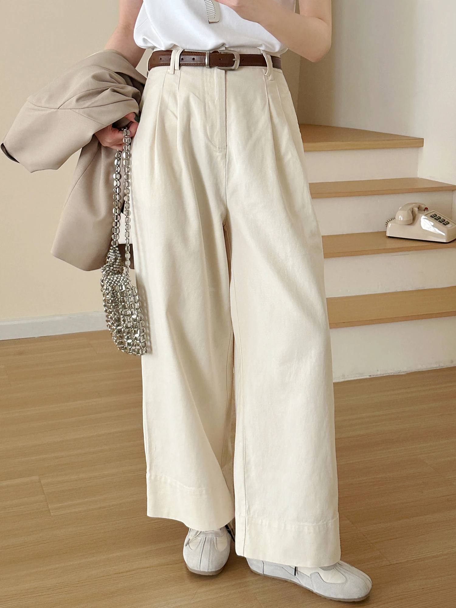 Белые хлопковые брюки с высокой талией, свободного прямого кроя, повседневные, укороченные (7/8), женские, модные, весенние
Белые хлопковые брюки с высокой талией, свободного прямого кроя, повседневные, укороченные (7/8), женские, модные, весенние