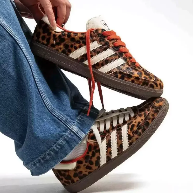 Adidas JI2734 Fashion Leopard Print Trainers For Women White Red Accents Classic Rubber Outsole Retro Street Walking Sneakers
Adidas JI2734 Fashion Leopard Print Trainers For Women White Red Accents Classic Rubber Outsole Retro Street Walking Sneakers