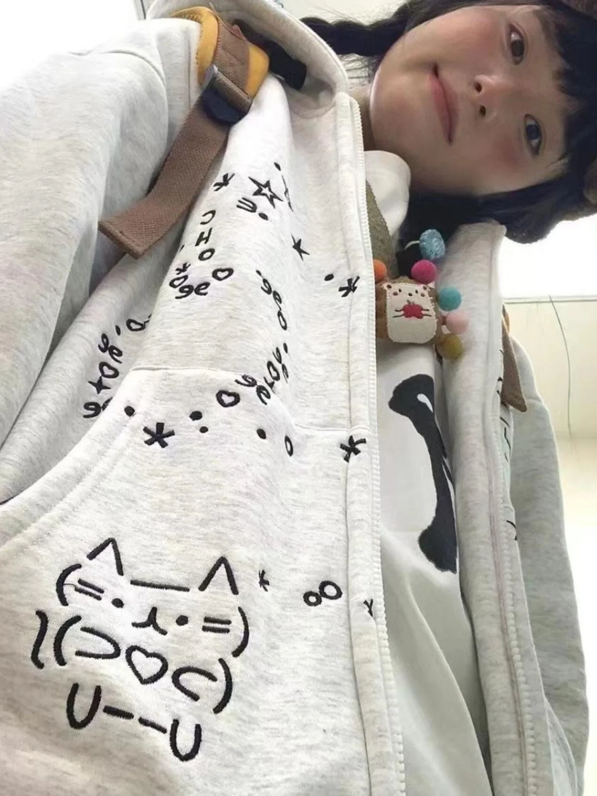 Original Japanese Style Hooded Coats Cute Embroidered Cardigan Sweatshirt for Women Autumn and Winter Loose Jacket for Women
Original Japanese Style Hooded Coats Cute Embroidered Cardigan Sweatshirt for Women Autumn and Winter Loose Jacket for Women