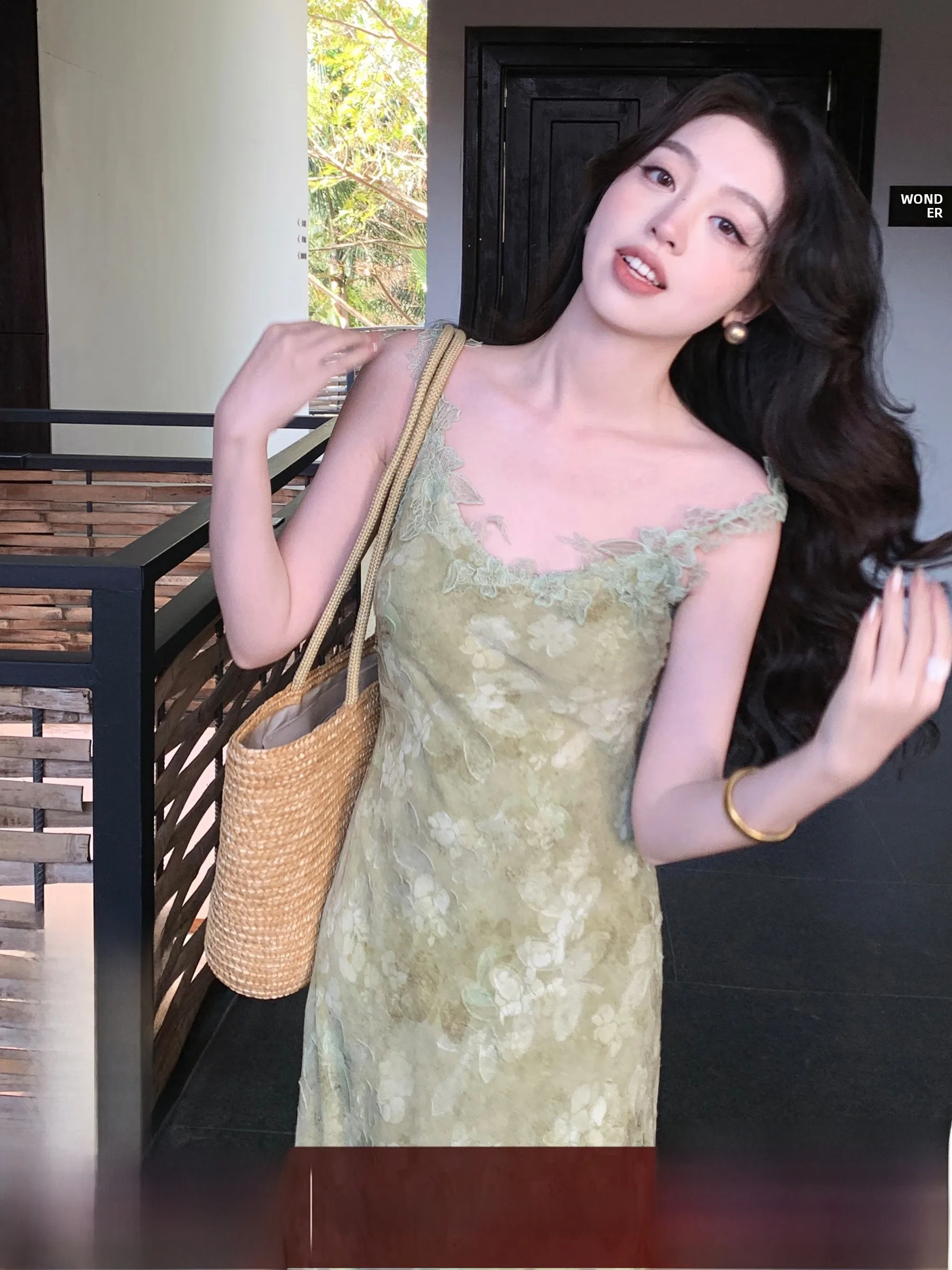 SYT Gentle Wind Lace Trim Halter Neck Print Chiffon High Waist A-Line Dress Women's Soft Style V-Neck Sleeveless Dress
SYT Gentle Wind Lace Trim Halter Neck Print Chiffon High Waist A-Line Dress Women's Soft Style V-Neck Sleeveless Dress