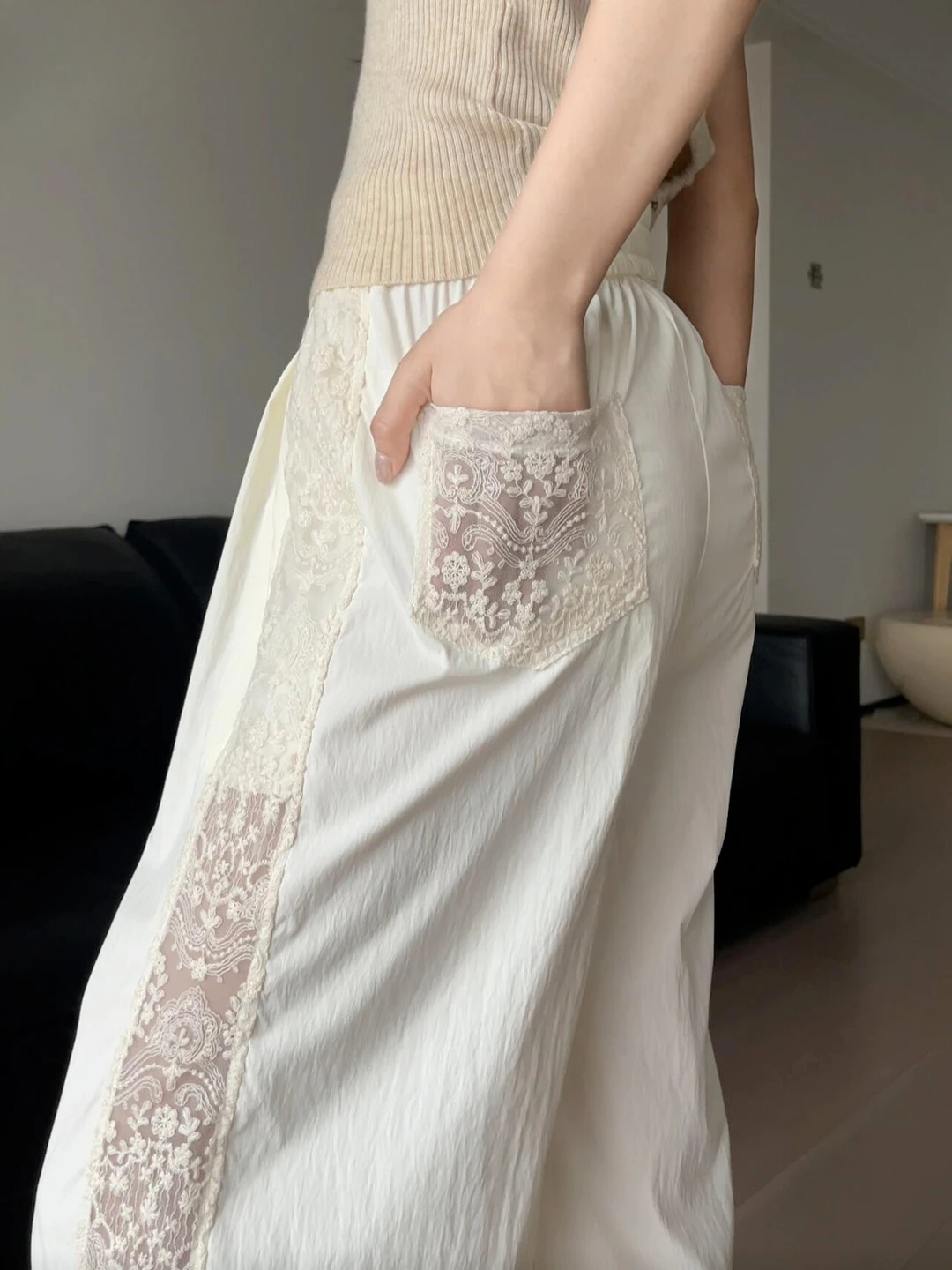 Vintage Lace Design Spliced Pants for Women, 2025 Summer High-street Straight-leg American Loose Wide-leg Casual Pants
Vintage Lace Design Spliced Pants for Women, 2025 Summer High-street Straight-leg American Loose Wide-leg Casual Pants