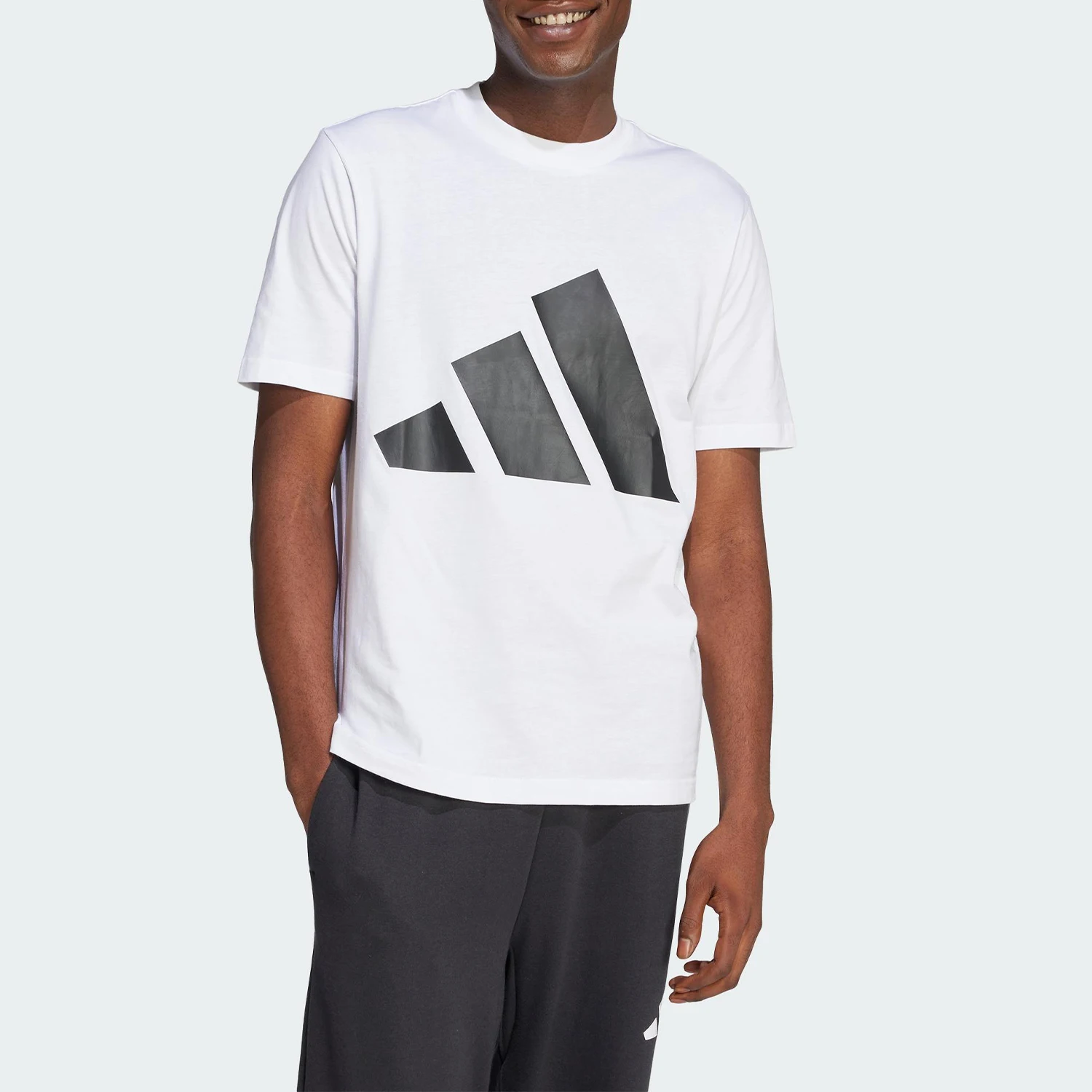 Adidas Authentic Summer New Men's Fashion Simple Sports Short Sleeve T-Shirt JE8943
Adidas Authentic Summer New Men's Fashion Simple Sports Short Sleeve T-Shirt JE8943