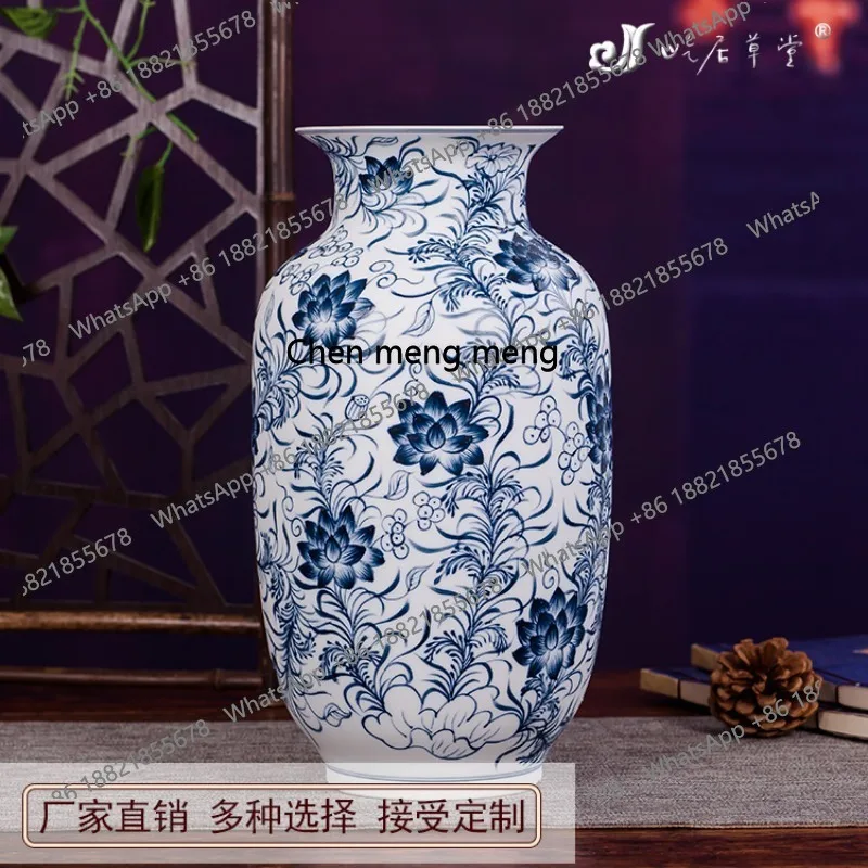 Hand-painted lotus flower winter melon bottle Jingdezhen ceramic small vase blue and white porcelain factory direct sales
Hand-painted lotus flower winter melon bottle Jingdezhen ceramic small vase blue and white porcelain factory direct sales