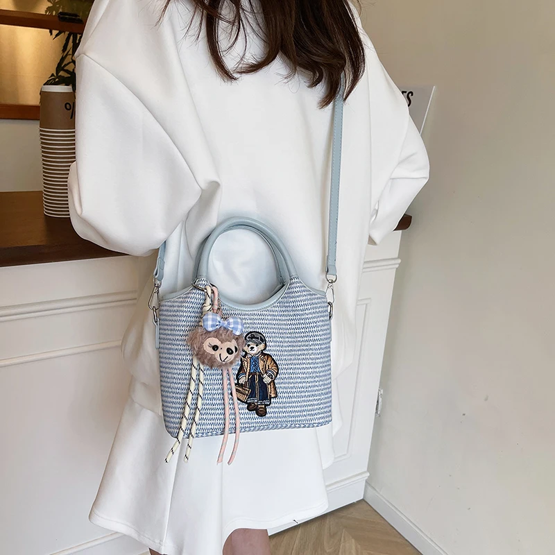 Trendy Fashion New Women's Woven PU Leather Single Shoulder Crossbody Bag Simple Casual Commuting Storage Bucket Bags
Trendy Fashion New Women's Woven PU Leather Single Shoulder Crossbody Bag Simple Casual Commuting Storage Bucket Bags