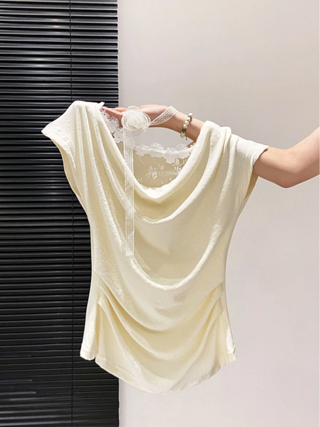 Pure Desire Lace Trim Short Sleeve Slim Fit T-Shirt Women's 2026 Summer New Style Fake Two-Piece Design Beautiful Top
Pure Desire Lace Trim Short Sleeve Slim Fit T-Shirt Women's 2026 Summer New Style Fake Two-Piece Design Beautiful Top