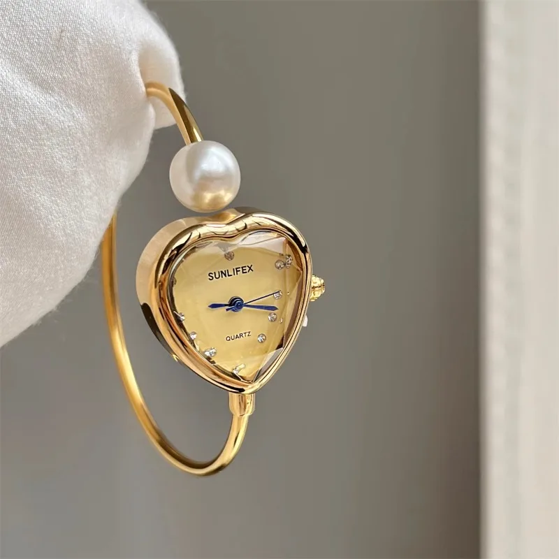 Женские кварцевые часы Love Heart в форме сердца, элегантный браслет, винтажные темпераментные уникальные женские часы 2025 
Женские кварцевые часы Love Heart в форме сердца, элегантный браслет, винтажные темпераментные уникальные женские часы 2025