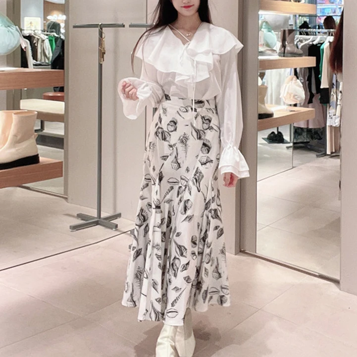 Spring 2023 New Pure Color Fashion Design Shirt with Pleated Collar And Bell Sleeves Women's Premium Clothing Commute Style
Spring 2023 New Pure Color Fashion Design Shirt with Pleated Collar And Bell Sleeves Women's Premium Clothing Commute Style
