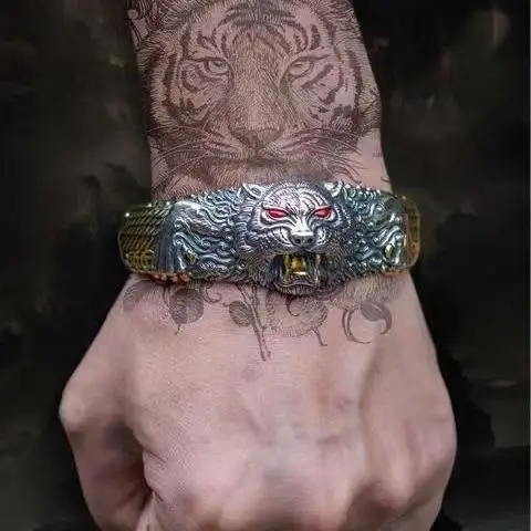 Tiger Roar Three-Tong Silver Jewelry Accessories Small Vajra Bodhi Dian Belly Dian Bead Bracelets with Beads
Tiger Roar Three-Tong Silver Jewelry Accessories Small Vajra Bodhi Dian Belly Dian Bead Bracelets with Beads