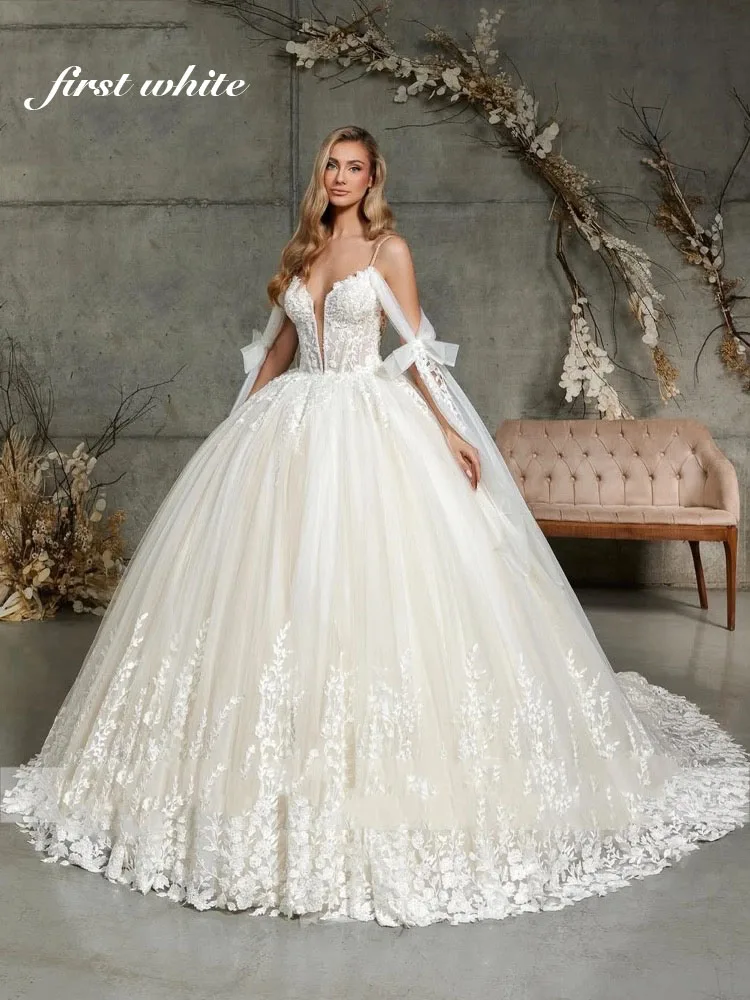 Customized Gorgeous Appliques Sweetheart Backless Wedding Dress Beading Spaghetti Straps Princess Bridal Gown Ball Gown vestido
Customized Gorgeous Appliques Sweetheart Backless Wedding Dress Beading Spaghetti Straps Princess Bridal Gown Ball Gown vestido