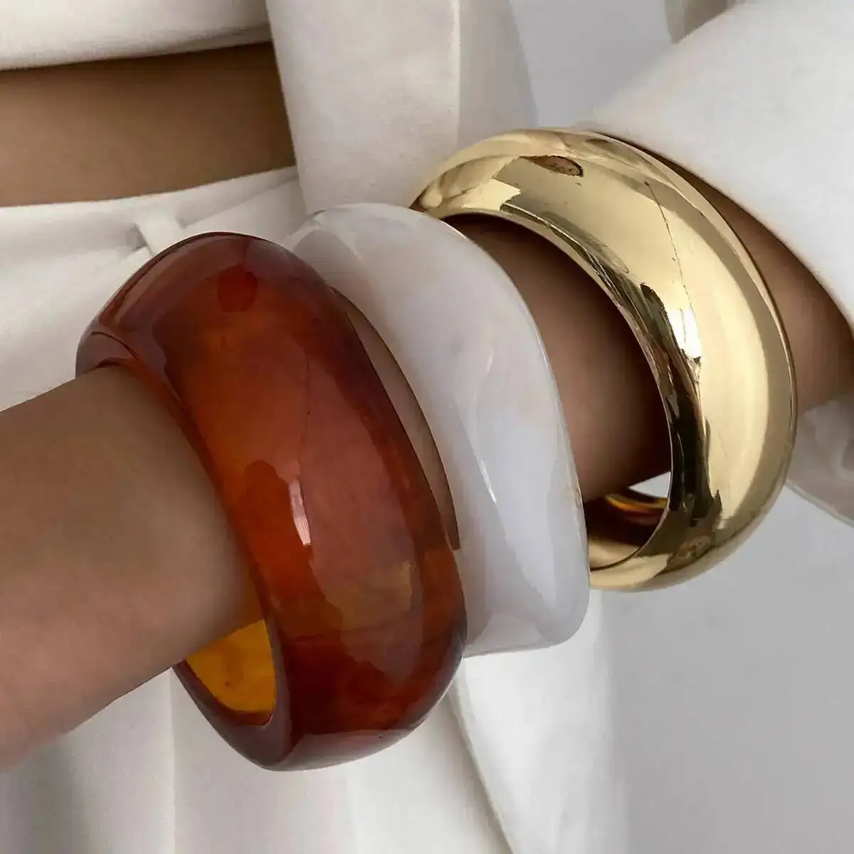 SHIXIN Vintage White Brown Resin Wide Bangle Bracelet for Women Punk Stackable Metal Acrylic Bracelet Party Fashion Jewelry 2026
SHIXIN Vintage White Brown Resin Wide Bangle Bracelet for Women Punk Stackable Metal Acrylic Bracelet Party Fashion Jewelry 2026