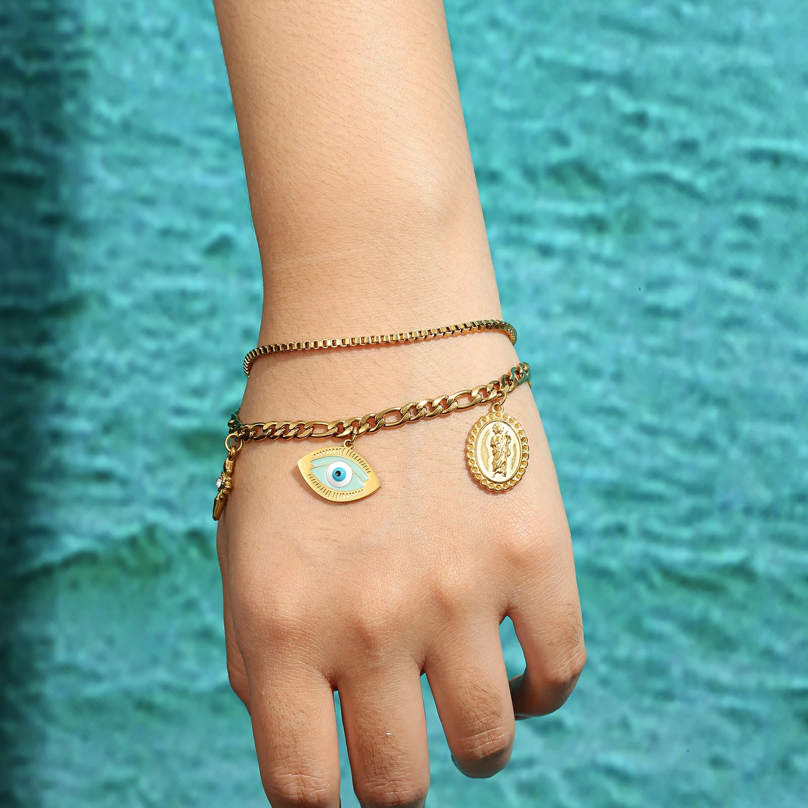 Golden Tone Stainless Steel Ocean Charm Bracelet with Shell Starfish and Octopus Pendants for Women
Golden Tone Stainless Steel Ocean Charm Bracelet with Shell Starfish and Octopus Pendants for Women