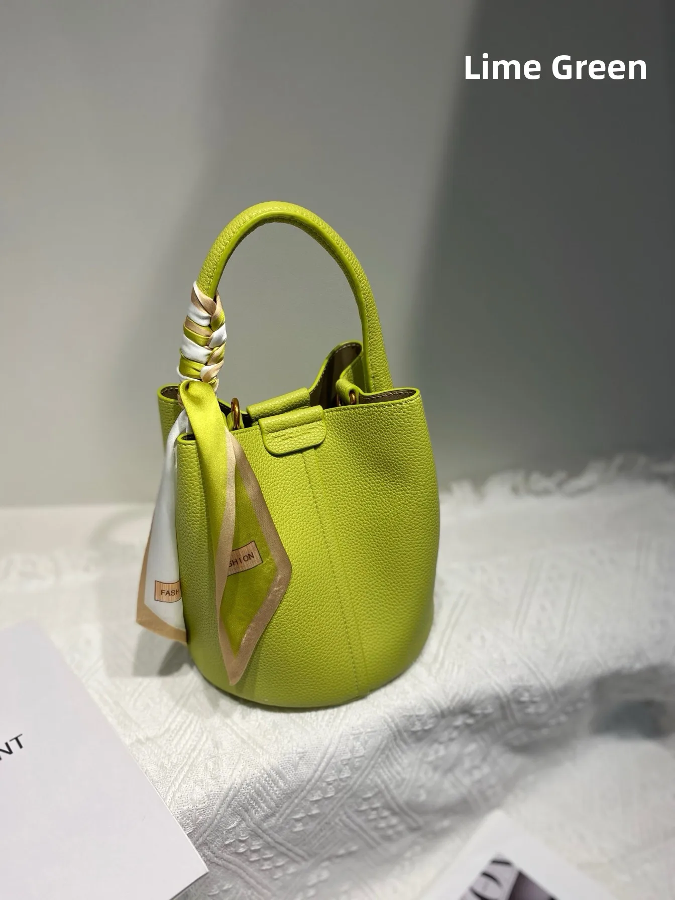 Женская сумка-ведро из натуральной кожи 2025 года: новая, высококачественная, текстурная, для повседневного использования, на одно плечо, кроссбоди, модный тренд
Женская сумка-ведро из натуральной кожи 2025 года: новая, высококачественная, текстурная, для повседневного использования, на одно плечо, кроссбоди, модный тренд