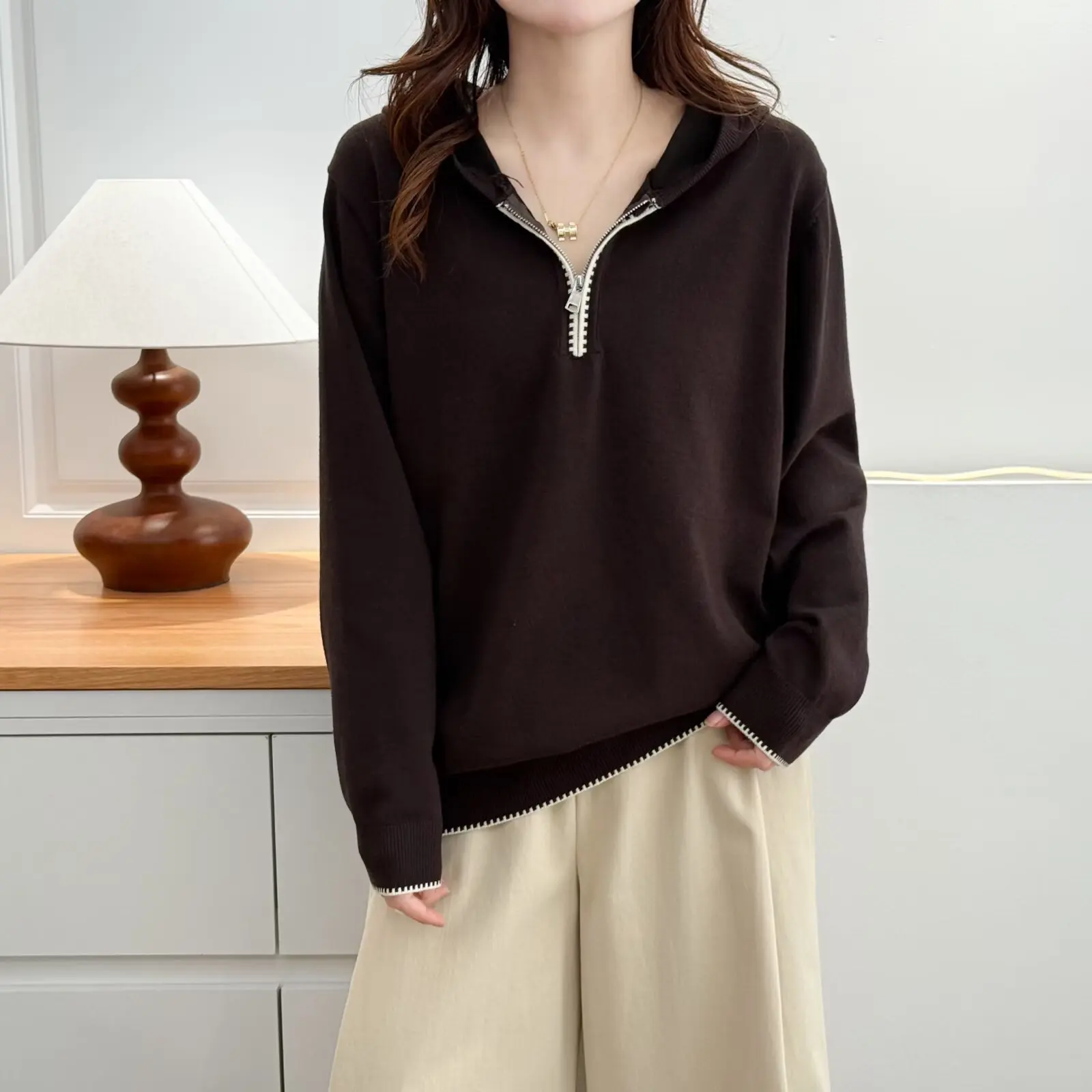 XXXXL модные женские свитера больших размеров, осенне-зимние новые повседневные вязаные пуловеры с капюшоном и полуворотником на молнии 2327
XXXXL модные женские свитера больших размеров, осенне-зимние новые повседневные вязаные пуловеры с капюшоном и полуворотником на молнии 2327