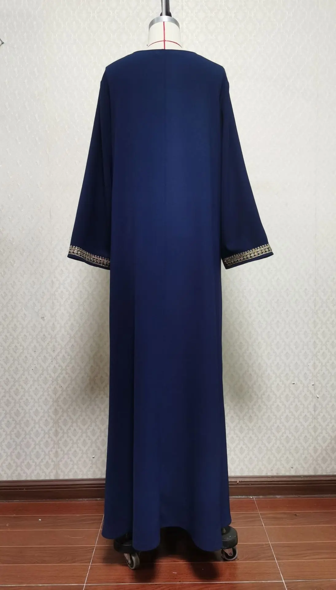 Рамадан Мусульманские женские свободные платья Абая с вышивкой для женщин Дубай Элегантный повседневный кафтан Мусульманское платье Женские платья
Рамадан Мусульманские женские свободные платья Абая с вышивкой для женщин Дубай Элегантный повседневный кафтан Мусульманское платье Женские платья