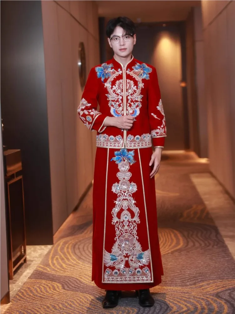 The groom's new color-blocking velvet Chinese-style wedding dress and men's toasting suit for
The groom's new color-blocking velvet Chinese-style wedding dress and men's toasting suit for