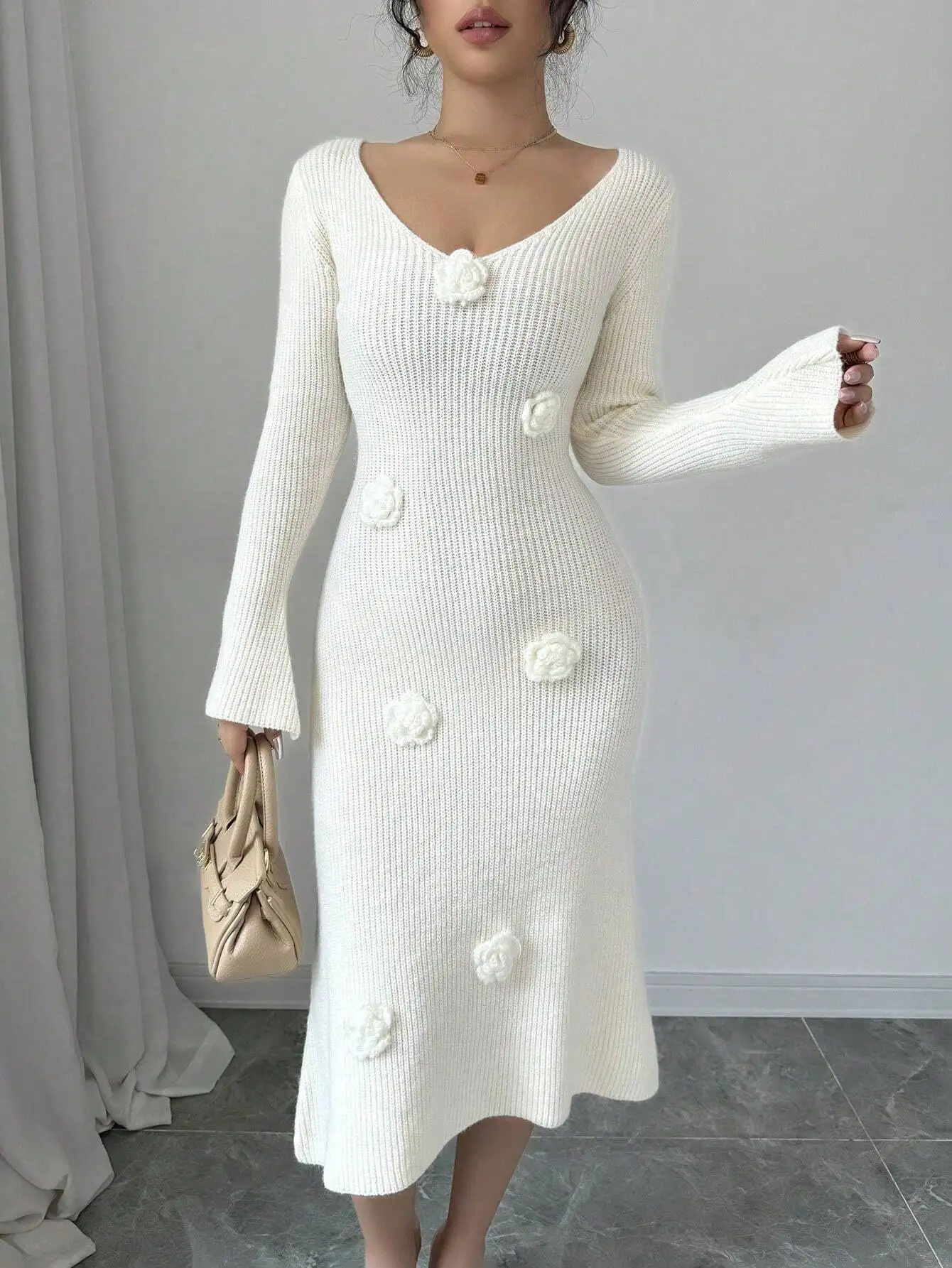 Spring autumn V-neck elegant flower decoration knit dress fitted sweet girl essential for commuting knitted dress
Spring autumn V-neck elegant flower decoration knit dress fitted sweet girl essential for commuting knitted dress
