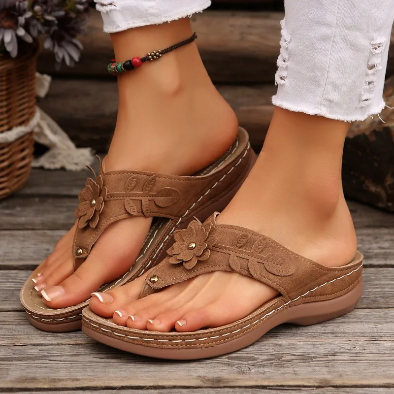 Women's Plus Size Platform Flip Flops Flower Decor Wedge Heel Open Toe Comfortable Summer Beach Sandals 2026 New Arrival
Women's Plus Size Platform Flip Flops Flower Decor Wedge Heel Open Toe Comfortable Summer Beach Sandals 2026 New Arrival