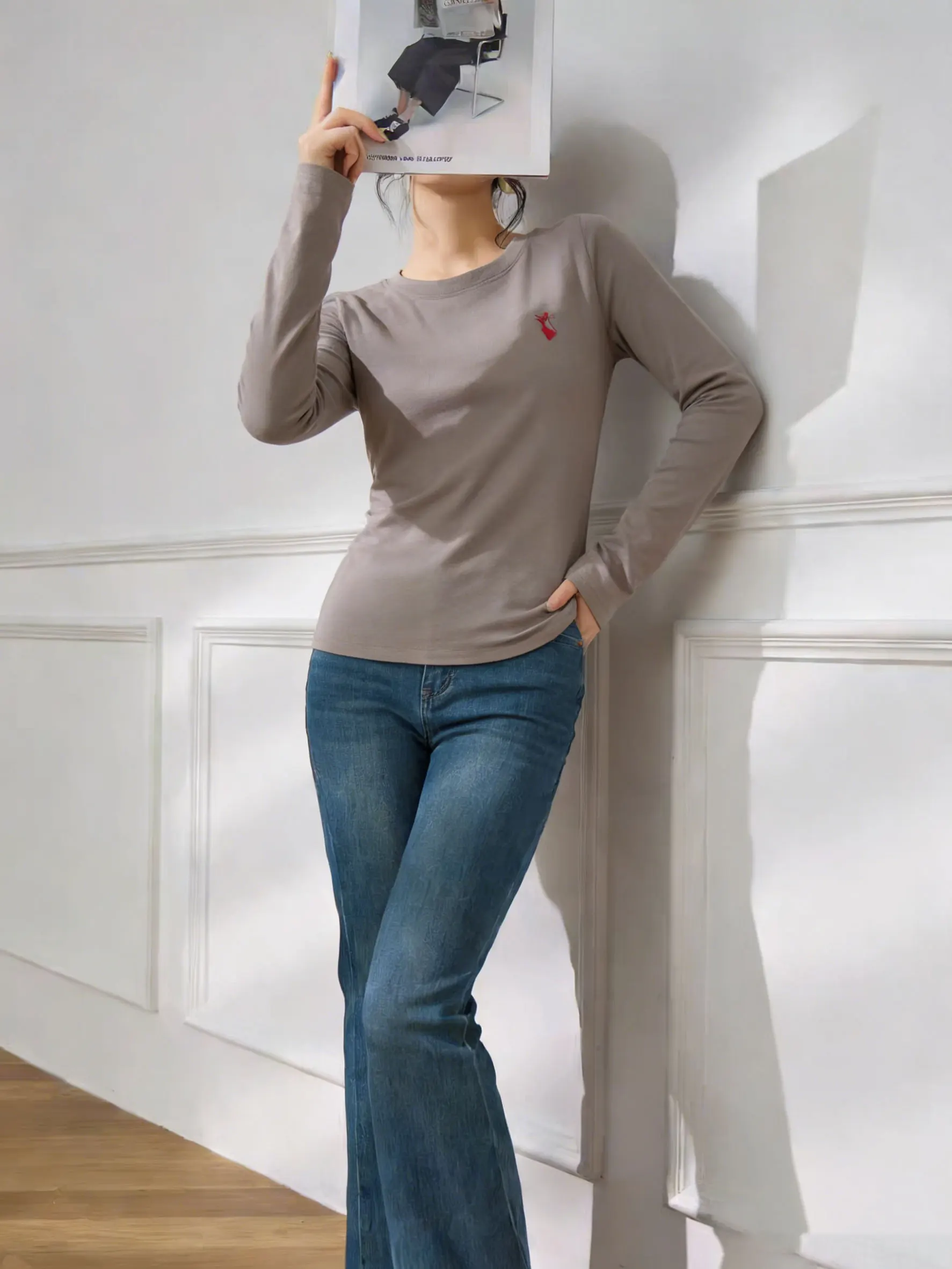 Lulu Women's Long Sleeve T-Shirt Fashionable Slim Fit round Neck Top Versatile Style Winter Wear Cleanfit Design
Lulu Women's Long Sleeve T-Shirt Fashionable Slim Fit round Neck Top Versatile Style Winter Wear Cleanfit Design
