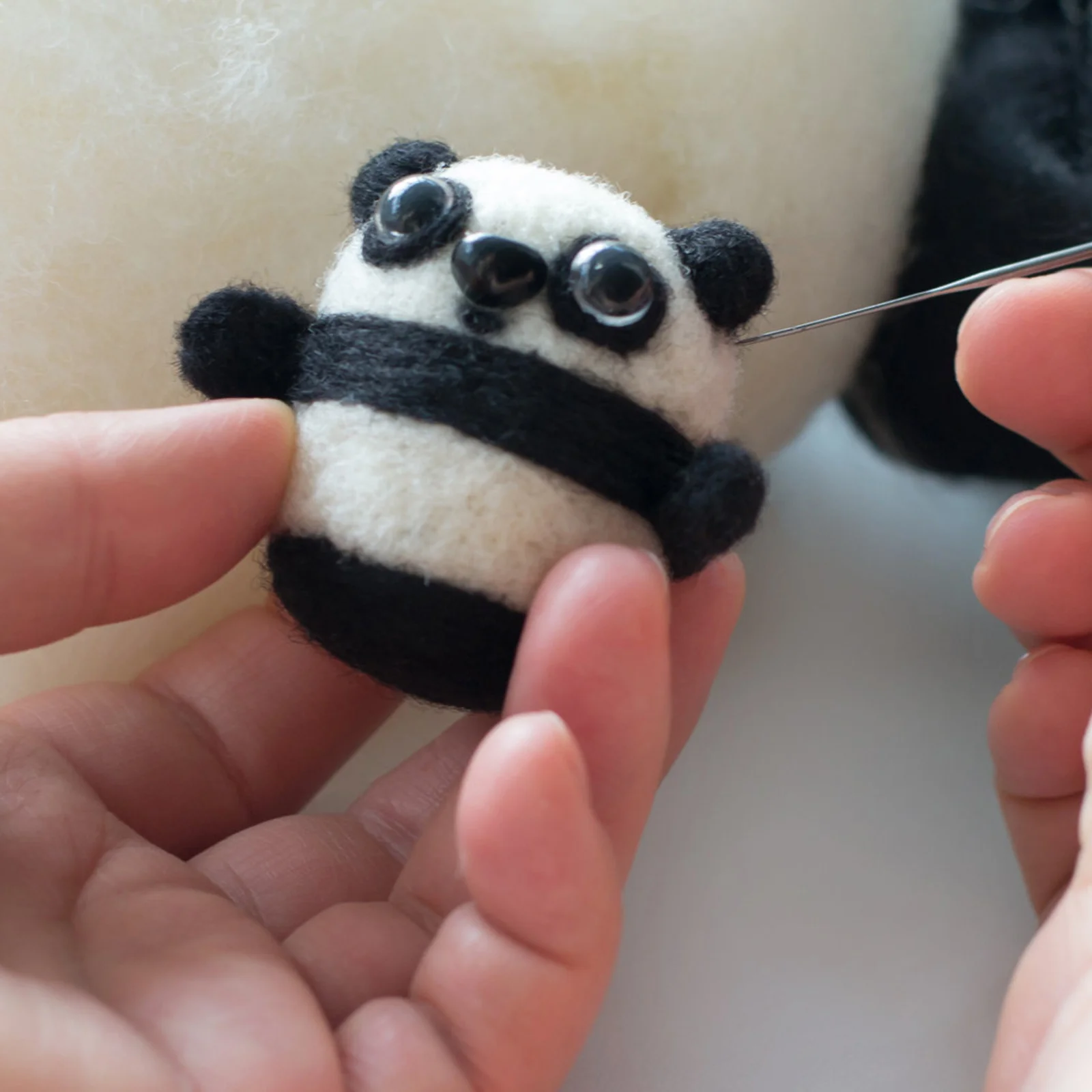 36 Colors Wool Fibre 3g Each for Needle Felt Wet Animals Jewelry Wall Hanging Weaving Craft Kit Soft
36 Colors Wool Fibre 3g Each for Needle Felt Wet Animals Jewelry Wall Hanging Weaving Craft Kit Soft