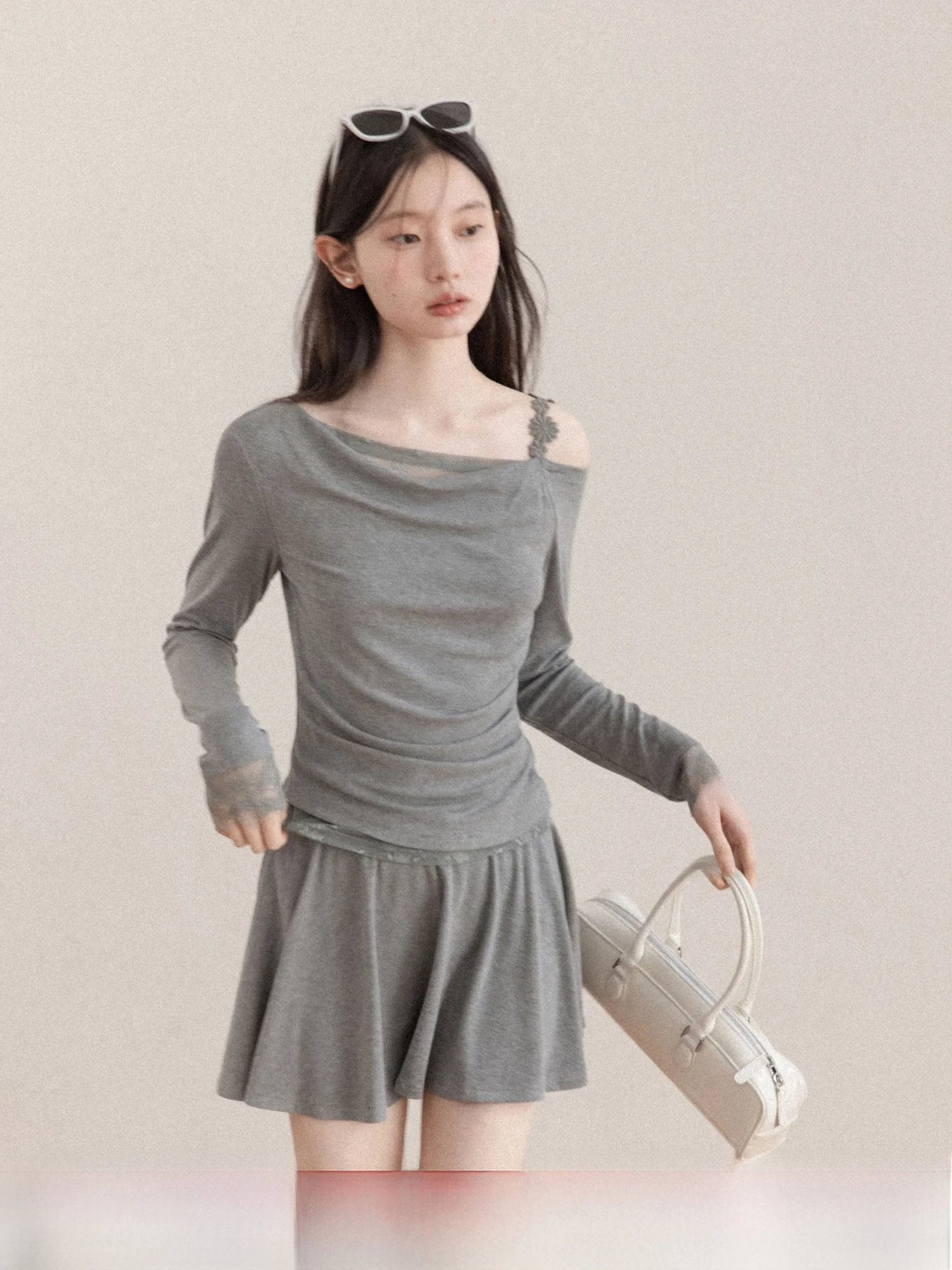 Gray Long Sleeve T-Shirt And A-Line Skirt Set Women's Two-Piece Suit Casual Style Spring Fashion Outfit Breathable Comfo...
Gray Long Sleeve T-Shirt And A-Line Skirt Set Women's Two-Piece Suit Casual Style Spring Fashion Outfit Breathable Comfo...