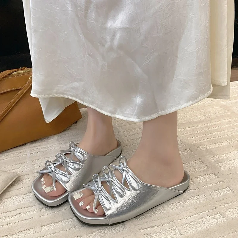 Wear Bow Slippers Women Summer New Small Cool Drag Comfortable Flat Flip-flops Square Toe Soft Sole Cool Shoes
Wear Bow Slippers Women Summer New Small Cool Drag Comfortable Flat Flip-flops Square Toe Soft Sole Cool Shoes