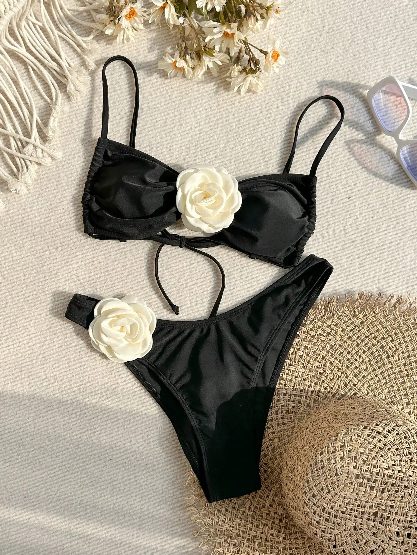 Women Solid Color Floral Decor Sexy Bikini Set For Beach Holiday Summer
Women Solid Color Floral Decor Sexy Bikini Set For Beach Holiday Summer