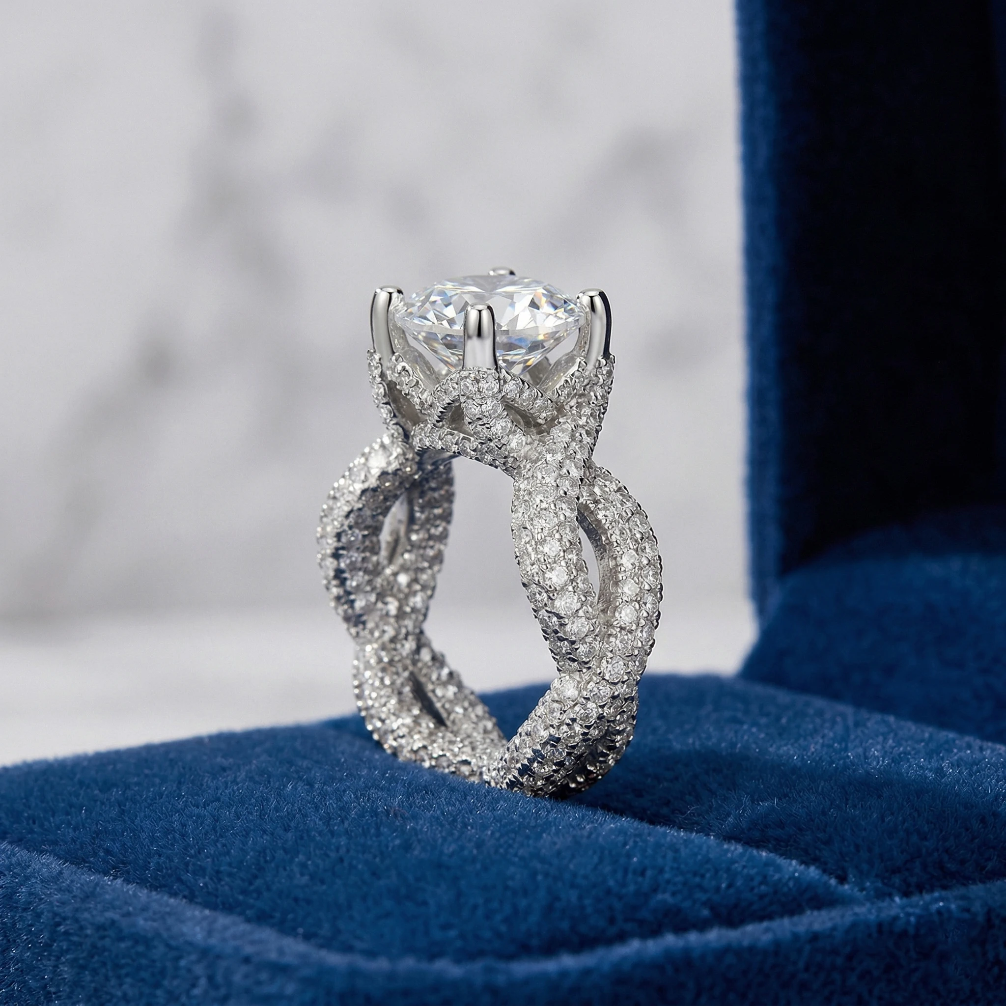 Кольцо с муассанитом круглой огранки 5 карат, серебро 925 пробы, цвет D, VVS1, обручальное/свадебное кольцо, ювелирный подарок, с сертификатом
Кольцо с муассанитом круглой огранки 5 карат, серебро 925 пробы, цвет D, VVS1, обручальное/свадебное кольцо, ювелирный подарок, с сертификатом